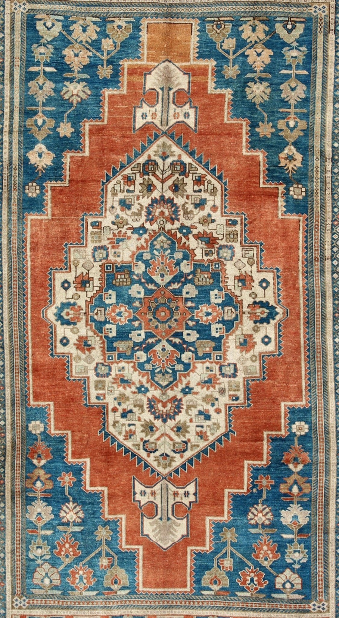 Vintage Turkish Oushak Rug Renowned for their distinctive composition and use of warm hues, Oushak rugs are among the most captivating Turkish carpets. This Oushak rug features a centre medallion and a large - scale design that showcases floral mo... - Keivan Woven ArtsEN - 140029 - 5546Rug