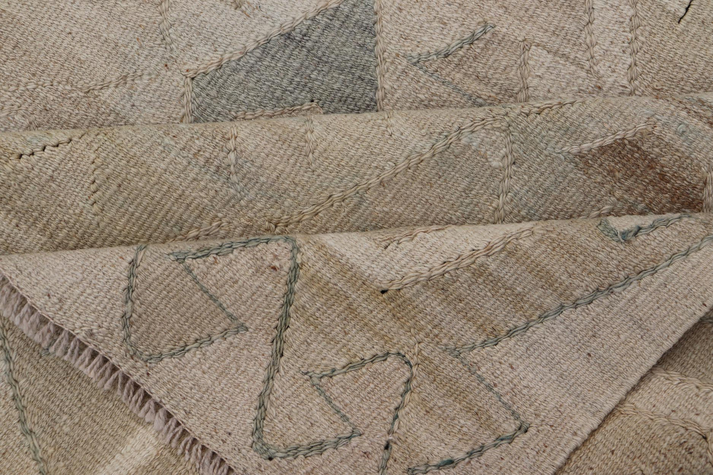 Turkish Vintage Kilim Gallery Rug in Wool with Sub - Geometric Design. Vintage Kilim Rug with All - Over Sub - Geometric Design, Keivan Woven Arts; rug EN - 14006, country of origin / type: Turkey / Kilim, circa 1950. Measures: 5'2 x 9'1 This flat - weave... - Keivan Woven ArtsEN - 14006 - 23929Rug