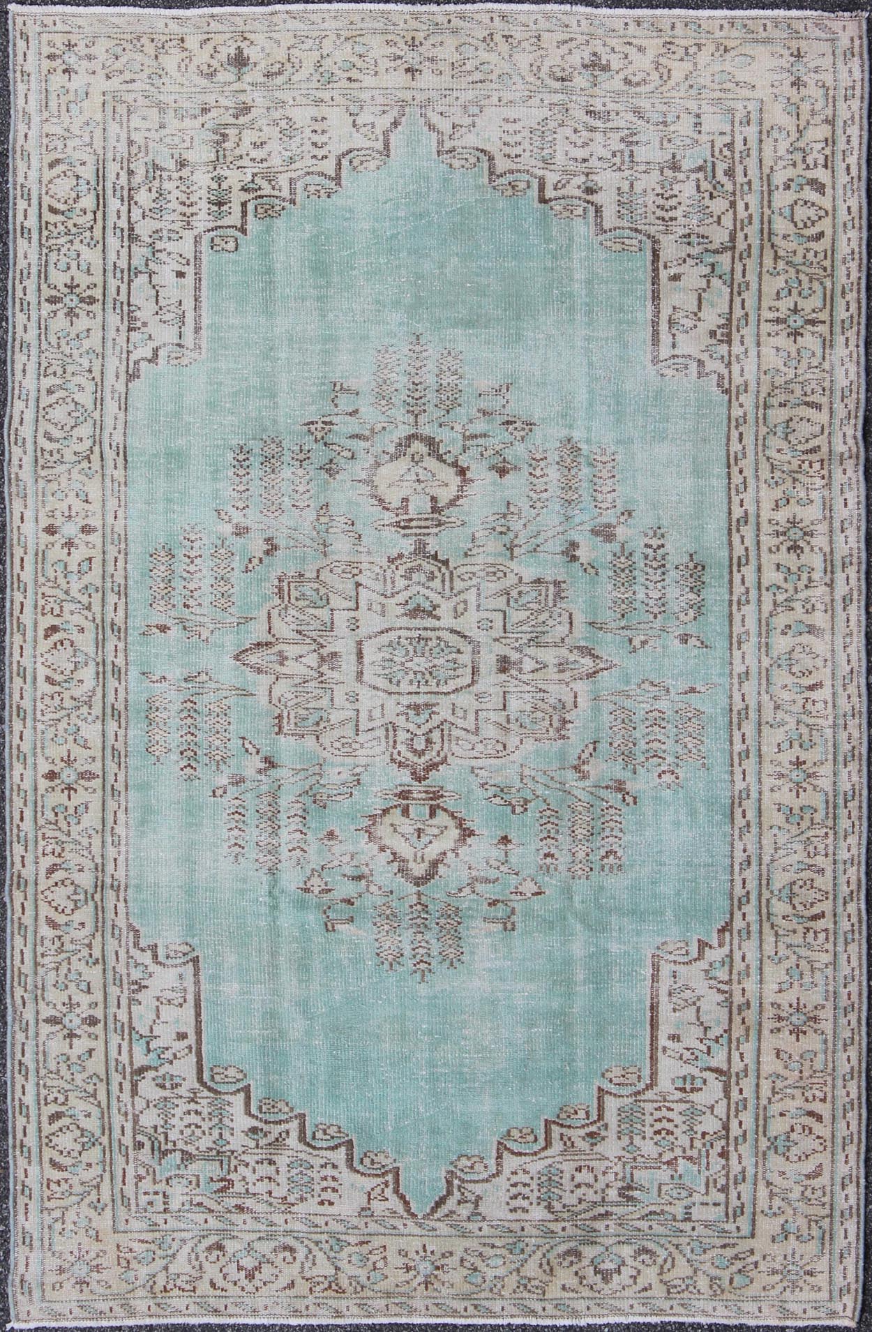 Vintage Oushak Rug with Aqua Blue Color This Turkish Oushak rug displays a unique aqua blue as the main color background. Other colors include brown and light taupe. The bold and geometric design of this Turkish carpet is soften with the use of ... - Keivan Woven ArtsEN - 140205 - 5586Rug