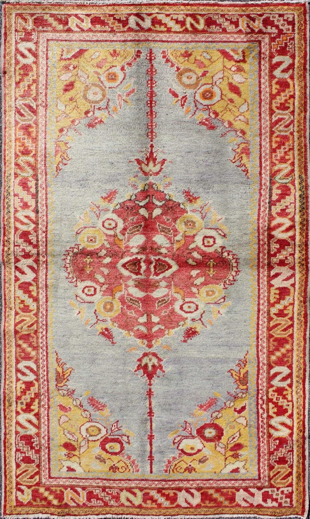 Vintage Turkish Oushak Rug with Floral Medallion & Cornices on Light Gray Field Turkish Oushak Rug with Floral Medallion & Cornices on Light Gray rug/en - 140281 origin/turkey kwarugs This vintage Oushak rug features an intricately beautifu... - Keivan Woven ArtsEN - 140281 - 5622Rug