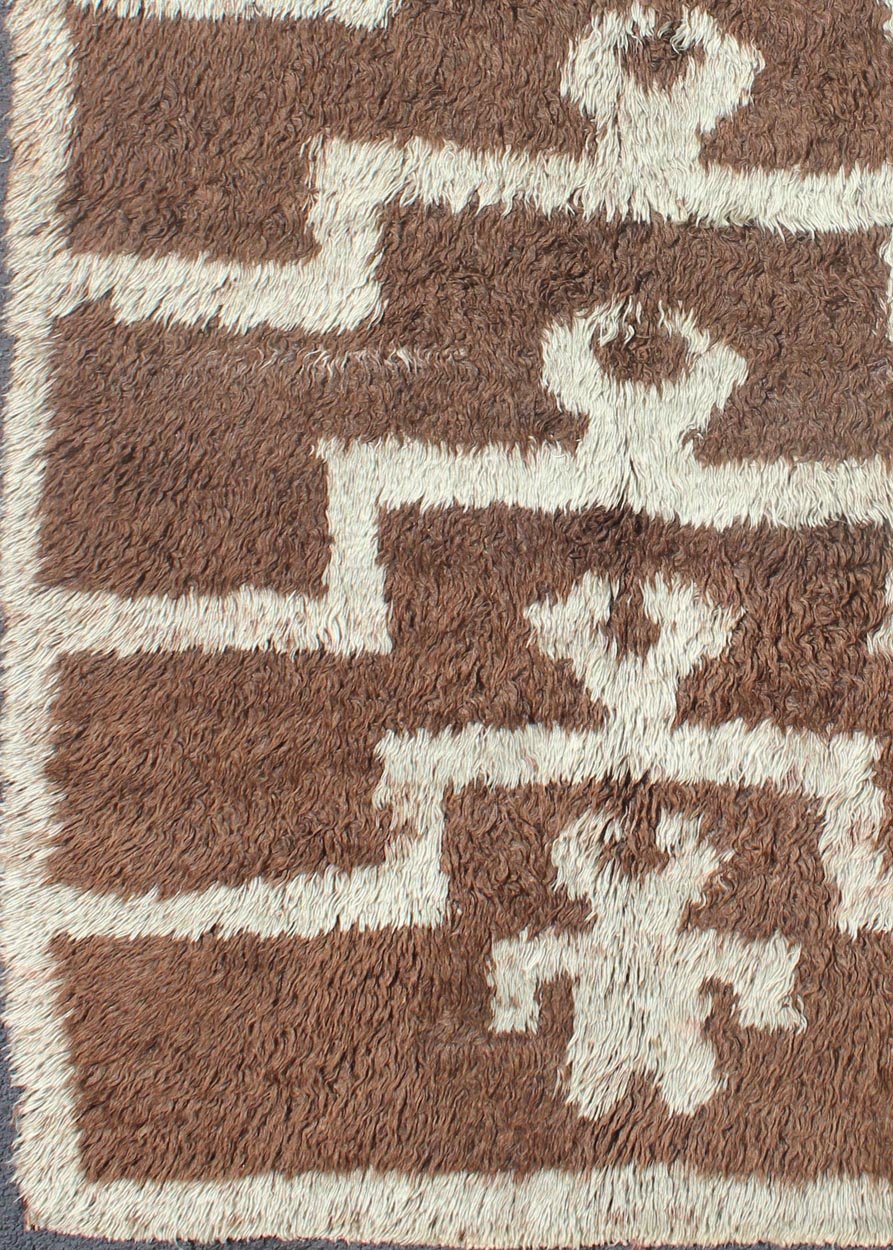 Mid - Century Modern Turkish Tulu with Tribal Pattern in Ice Blue and Brown Vintage Turkish Tulu Carpet, Rug EN - 140515. Keivan Woven Arts country of origin / type: Turkey / Tulu circa mid - 20th century. This vintage Tulu from mid - 20th centur... - Keivan Woven ArtsEN - 140515 - 5676Rug