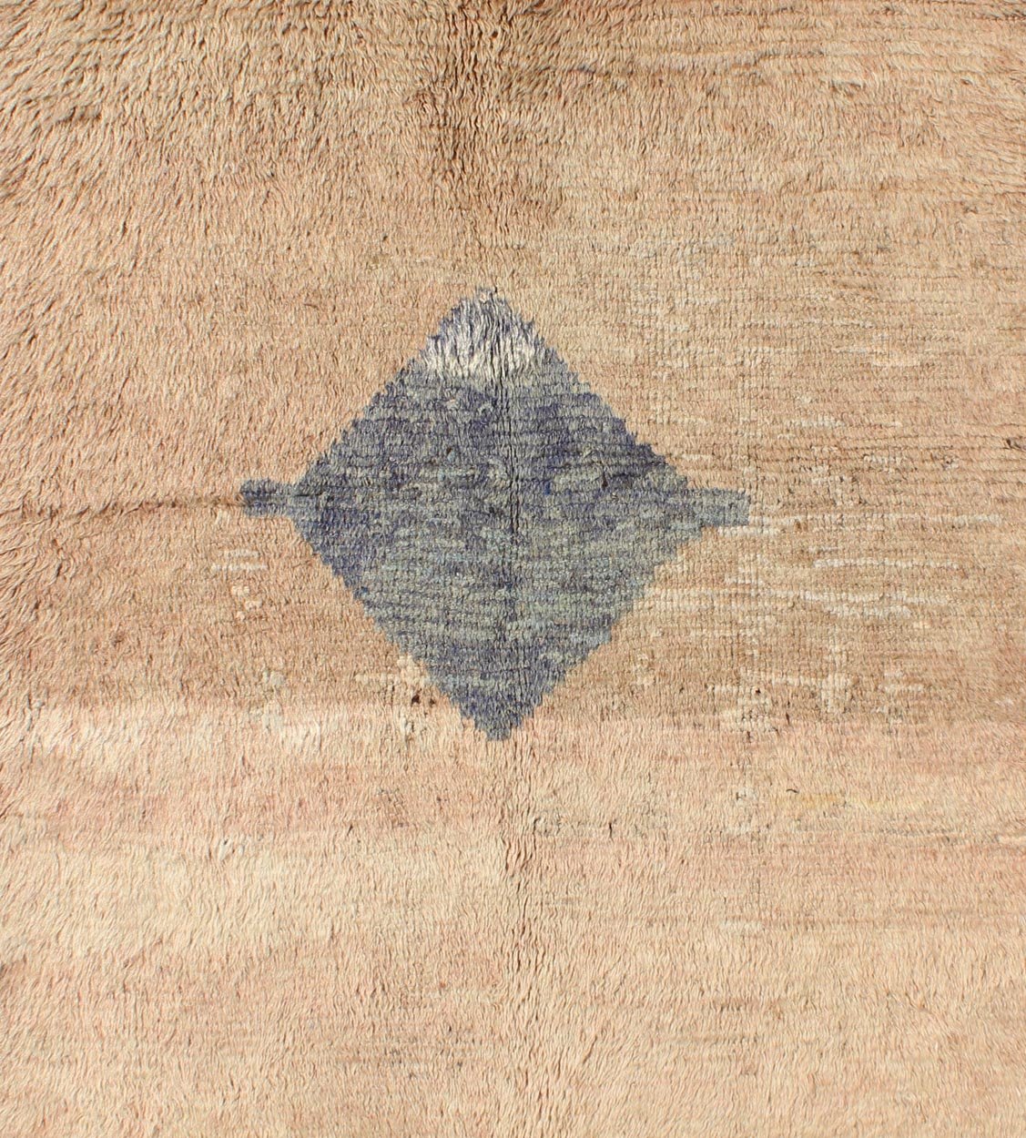 Modern & Minimalist Design Turkish Vintage Tulu Rug in Light Peach & Gray Blue. Vintage Tulu Turkish rug in Minimalist design and modern design with single diamond medallion, Keivan Woven Arts / rug EN - 140516, country of origin / type: Turkey / ... - Keivan Woven ArtsEN - 140516 - 6288Rug