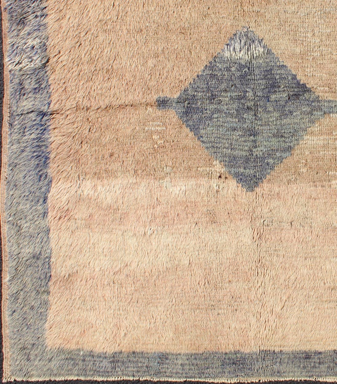 Modern & Minimalist Design Turkish Vintage Tulu Rug in Light Peach & Gray Blue. Vintage Tulu Turkish rug in Minimalist design and modern design with single diamond medallion, Keivan Woven Arts / rug EN - 140516, country of origin / type: Turkey / ... - Keivan Woven ArtsEN - 140516 - 6288Rug
