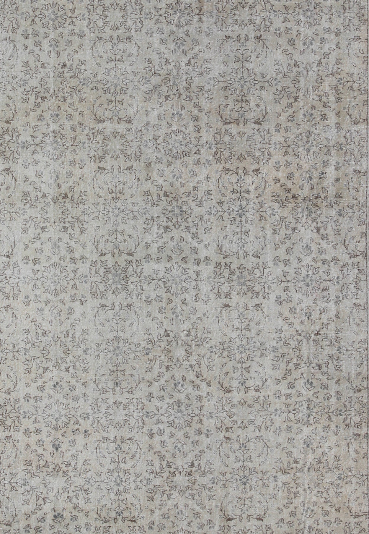 Keivan Woven Arts, En - 140556, 1950s Vintage Turkish Sparta Oushak Rug. Muted Oushak Turkish Vintage Rug with Beautiful, Intricate Floral Design, rug en - 140556, country of origin / type: Turkey / Oushak, circa 1940 The design of this beautiful vi... - Keivan Woven ArtsEN - 140556 - 6099Rug