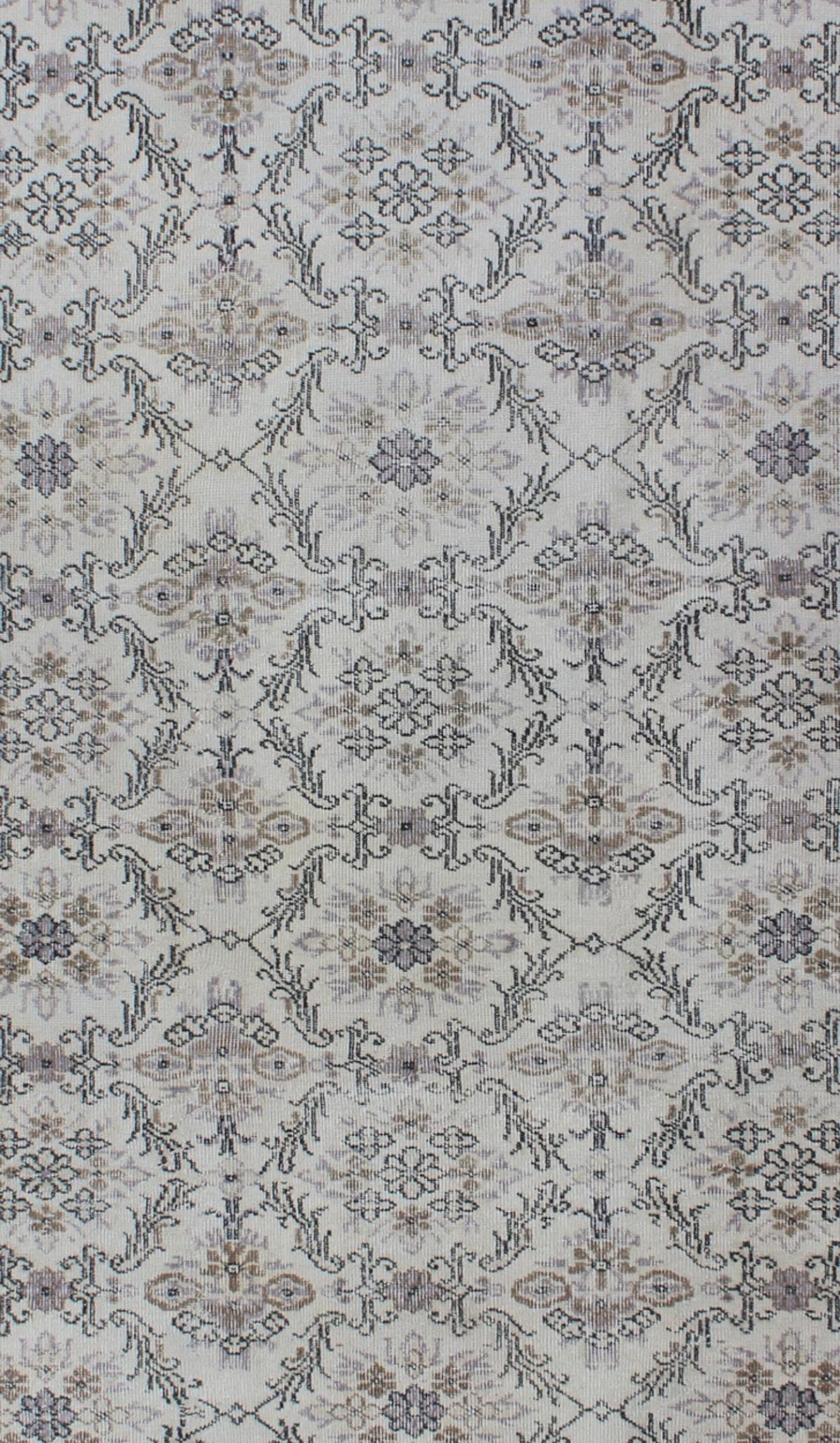 Midcentury gray - colored Turkish Oushak rug with stylized floral design, Keivan Woven Arts /rug en - 140563, country of origin / type: Turkey / Oushak, circa 1950 Stylized floral motifs are featured in a repeating all - over pattern on this vintage O... - Keivan Woven ArtsEN - 140563 - 5690Rug
