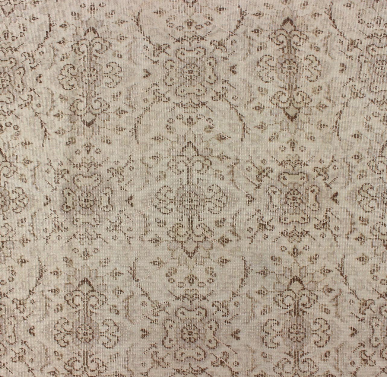 Vintage Turkish Oushak Carpet with Botanical Motifs Set on an Cream Ground Vintage Turkish Oushak Carpet with Botanical Motifs Set on an Ivory Ground Vintage Oushak. Keivan Woven Arts / Rug/EN - 140567. Mid - 20th Century Turkish. Measures: 5'7 ... - Keivan Woven ArtsEN - 140567 - 5700Rug