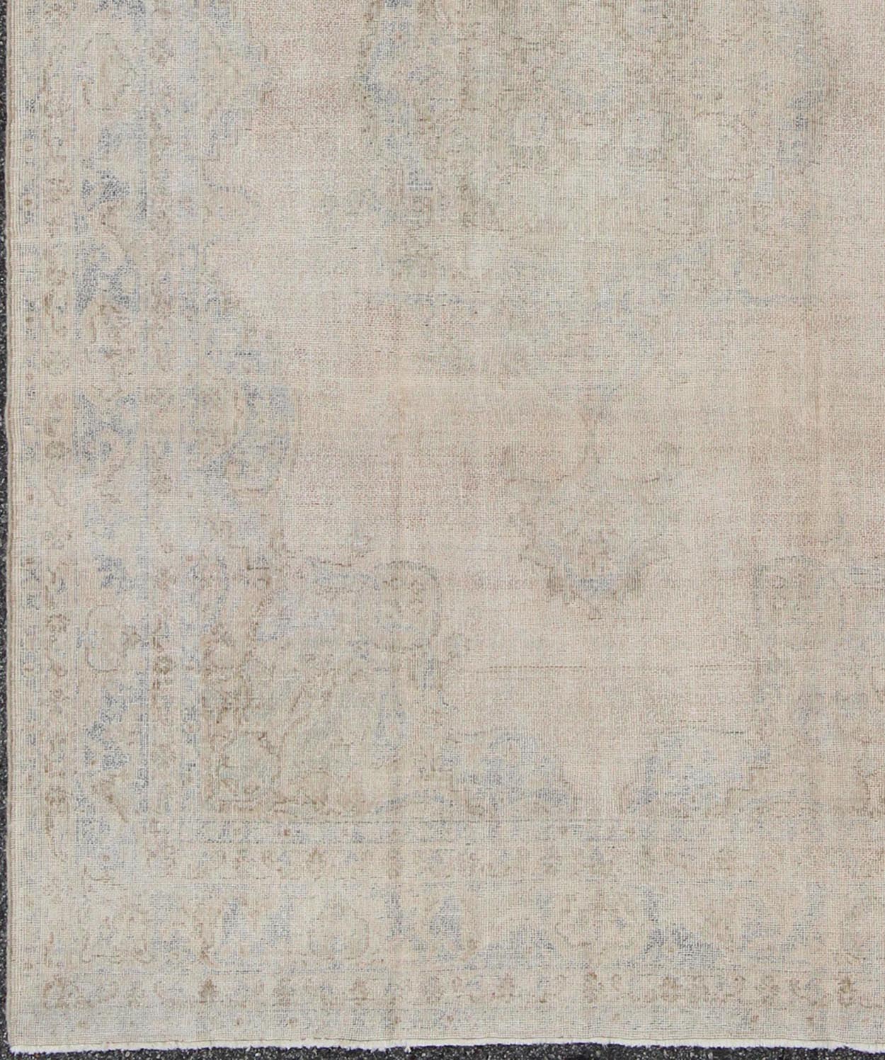 Muted Vintage Turkish Oushak Rug with Distinctive Medallion and Floral Designs Classical designs and muted colors are hallmarks of Oushak carpets. In this rare vintage Oushak from 1940s Turkey, a distinctive medallion pattern is framed by ornate... - Keivan Woven ArtsEN - 140593 - 6107Rug