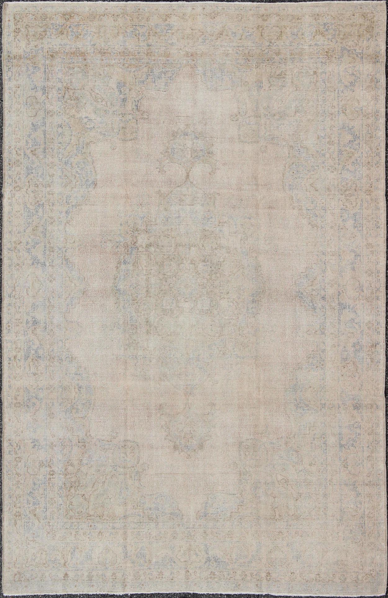 Muted Vintage Turkish Oushak Rug with Distinctive Medallion and Floral Designs Classical designs and muted colors are hallmarks of Oushak carpets. In this rare vintage Oushak from 1940s Turkey, a distinctive medallion pattern is framed by ornate... - Keivan Woven ArtsEN - 140593 - 6107Rug