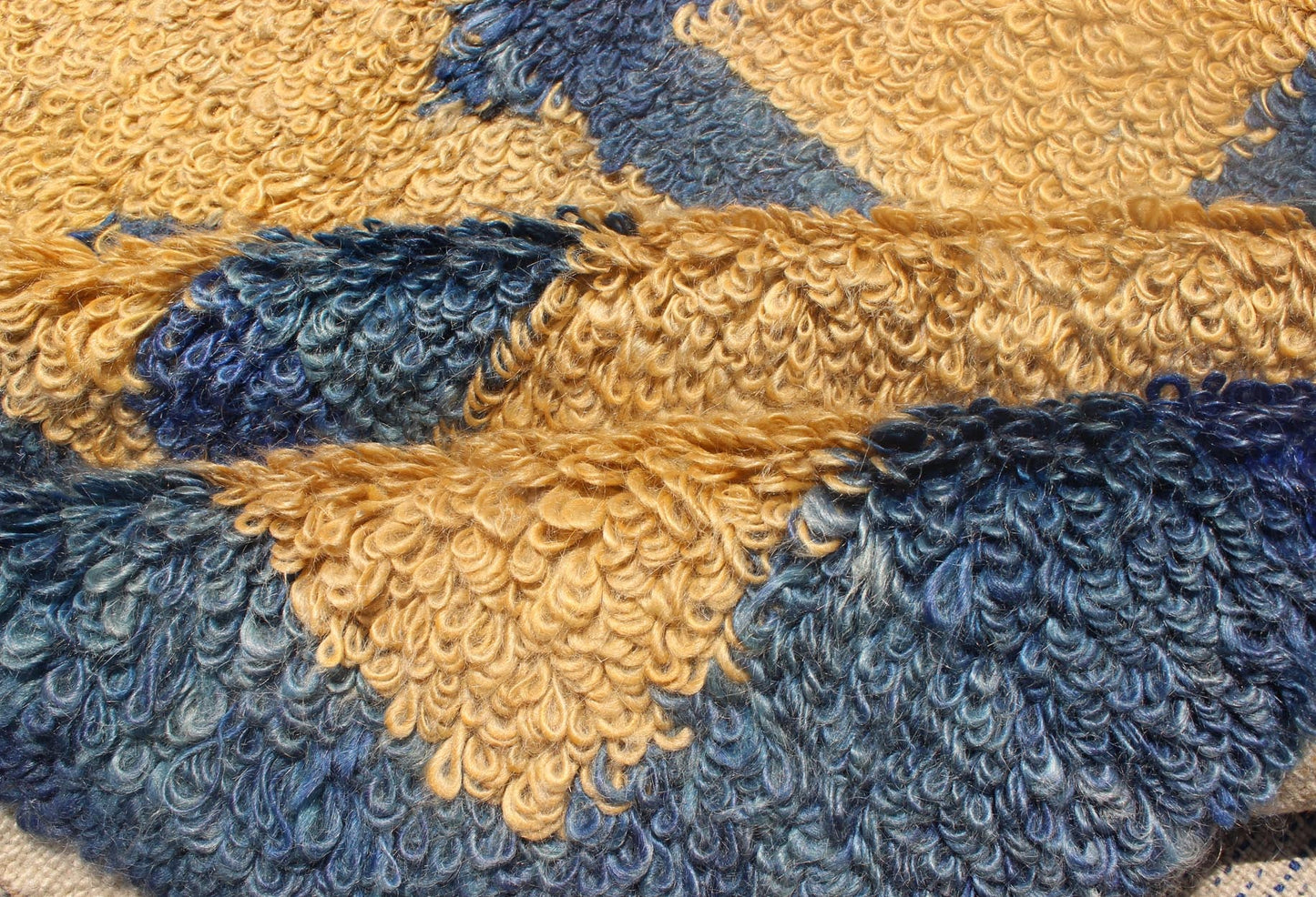 Mid - Century Modern Tulu Turkish Carpet with Tribal Pattern in Blue and Soft Gold. Vintage Turkish Tulu carpet displays Mid - Century Modern design with a Tribal pattern in soft gold/yellow and medium blue, Keivan Woven Arts / Rug EN - 140764, count... - Keivan Woven ArtsEN - 140764 - 5999Rug