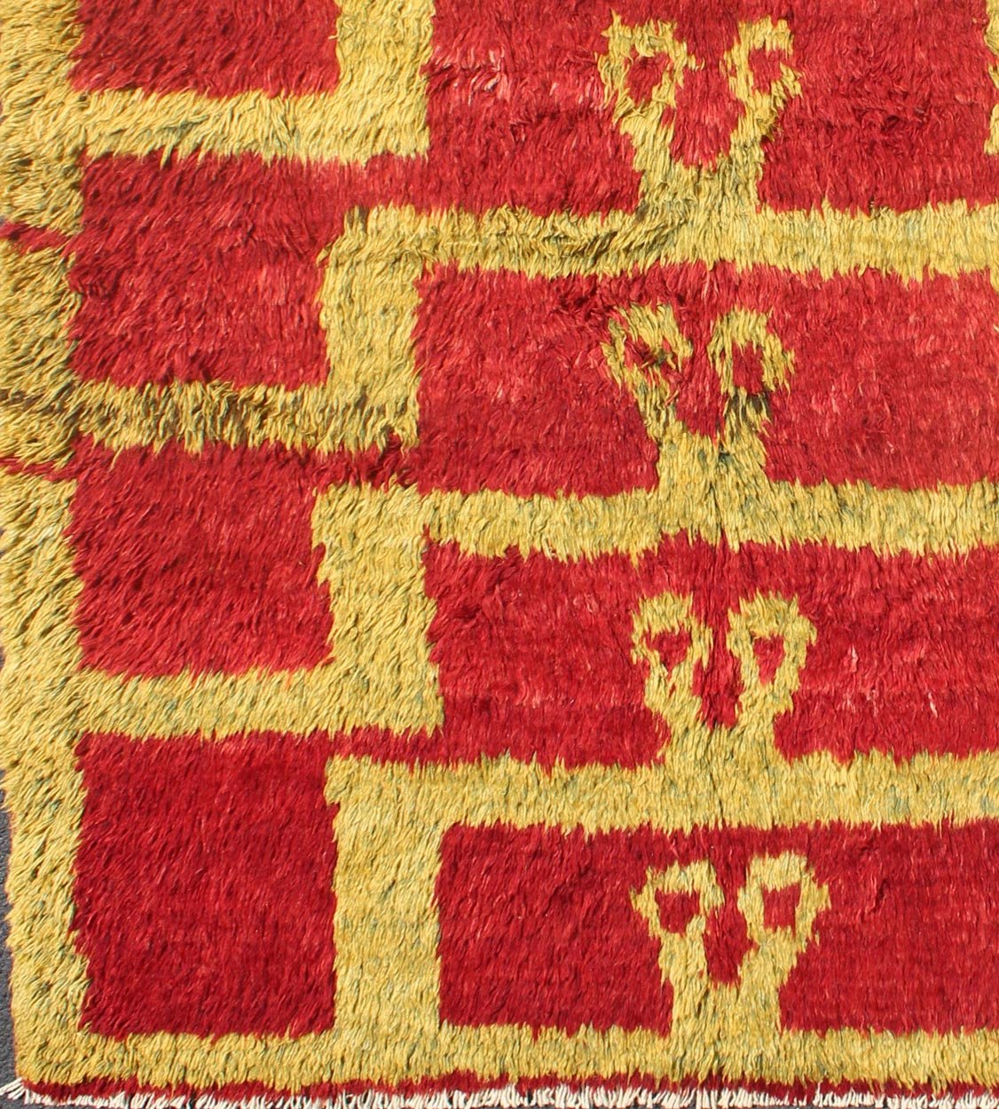 Mid - Century Tulu Vintage Carpet with Tribal Pattern in Red and Green Gold. Vintage Turkish Tulu carpet displays Mid - Century Modern design with a Tribal pattern in in gold , green gold and red,. Keivan Woven Arts / Rug EN - 140796, country of orig... - Keivan Woven ArtsEN - 140796 - 6021Rug