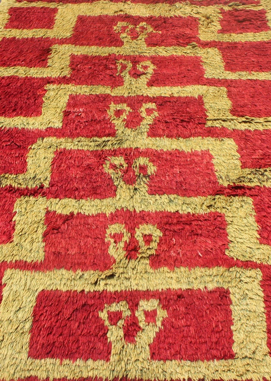 Mid - Century Tulu Vintage Carpet with Tribal Pattern in Red and Green Gold. Vintage Turkish Tulu carpet displays Mid - Century Modern design with a Tribal pattern in in gold , green gold and red,. Keivan Woven Arts / Rug EN - 140796, country of orig... - Keivan Woven ArtsEN - 140796 - 6021Rug