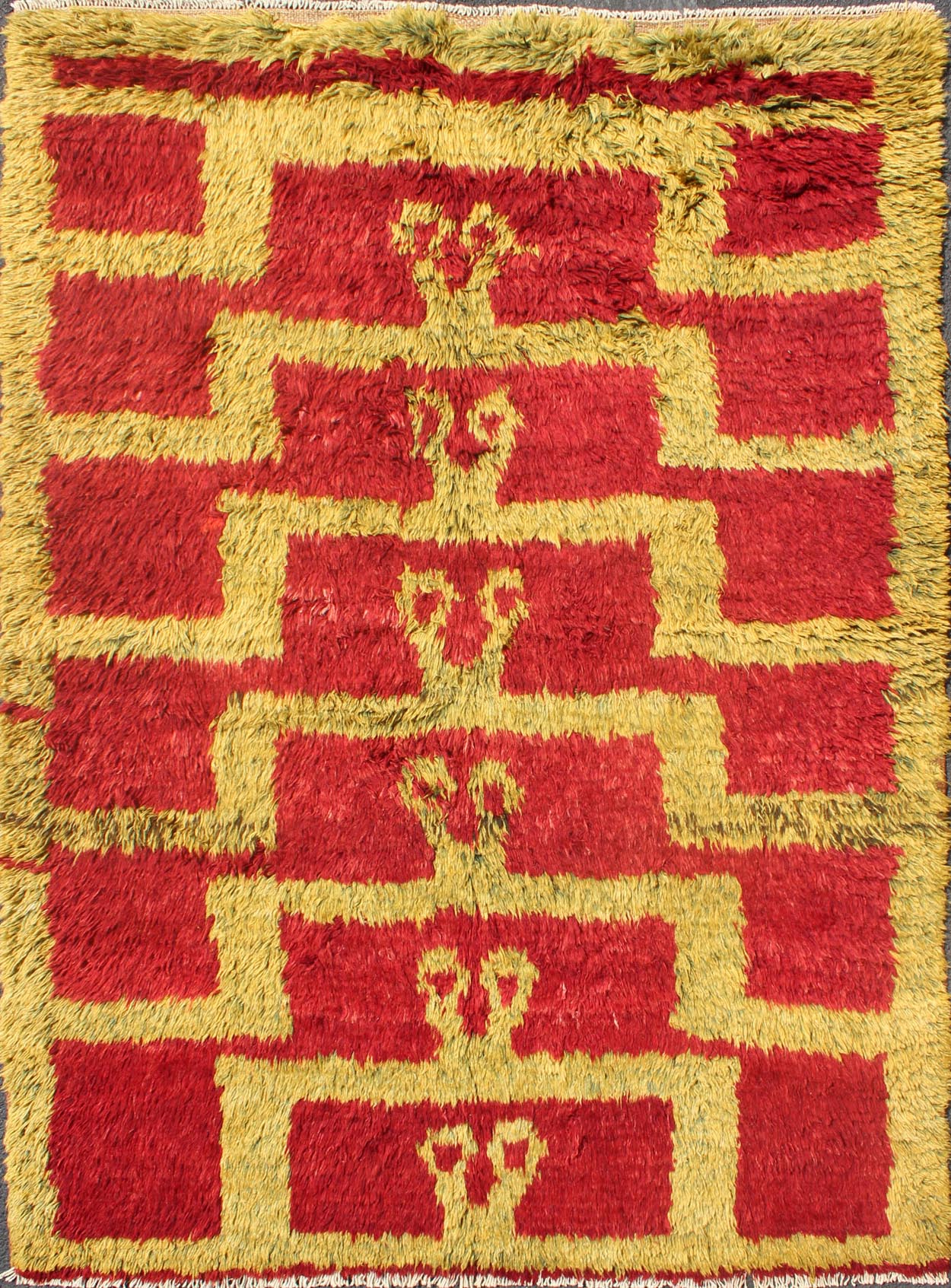 Mid - Century Tulu Vintage Carpet with Tribal Pattern in Red and Green Gold. Vintage Turkish Tulu carpet displays Mid - Century Modern design with a Tribal pattern in in gold , green gold and red,. Keivan Woven Arts / Rug EN - 140796, country of orig... - Keivan Woven ArtsEN - 140796 - 6021Rug