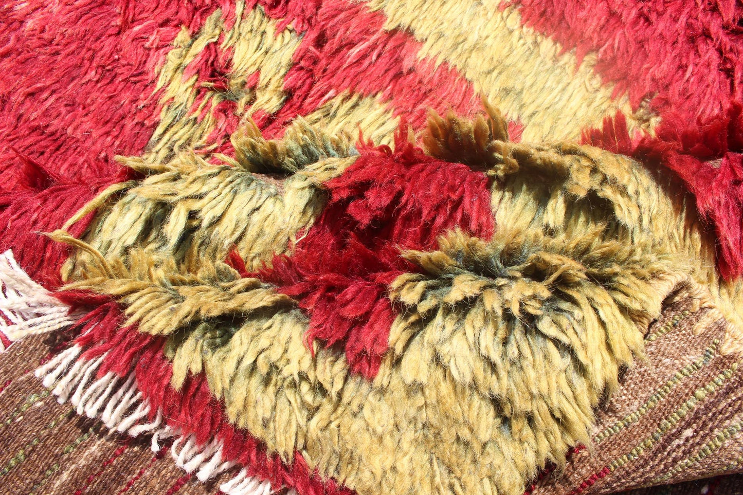 Mid - Century Tulu Vintage Carpet with Tribal Pattern in Red and Green Gold. Vintage Turkish Tulu carpet displays Mid - Century Modern design with a Tribal pattern in in gold , green gold and red,. Keivan Woven Arts / Rug EN - 140796, country of orig... - Keivan Woven ArtsEN - 140796 - 6021Rug