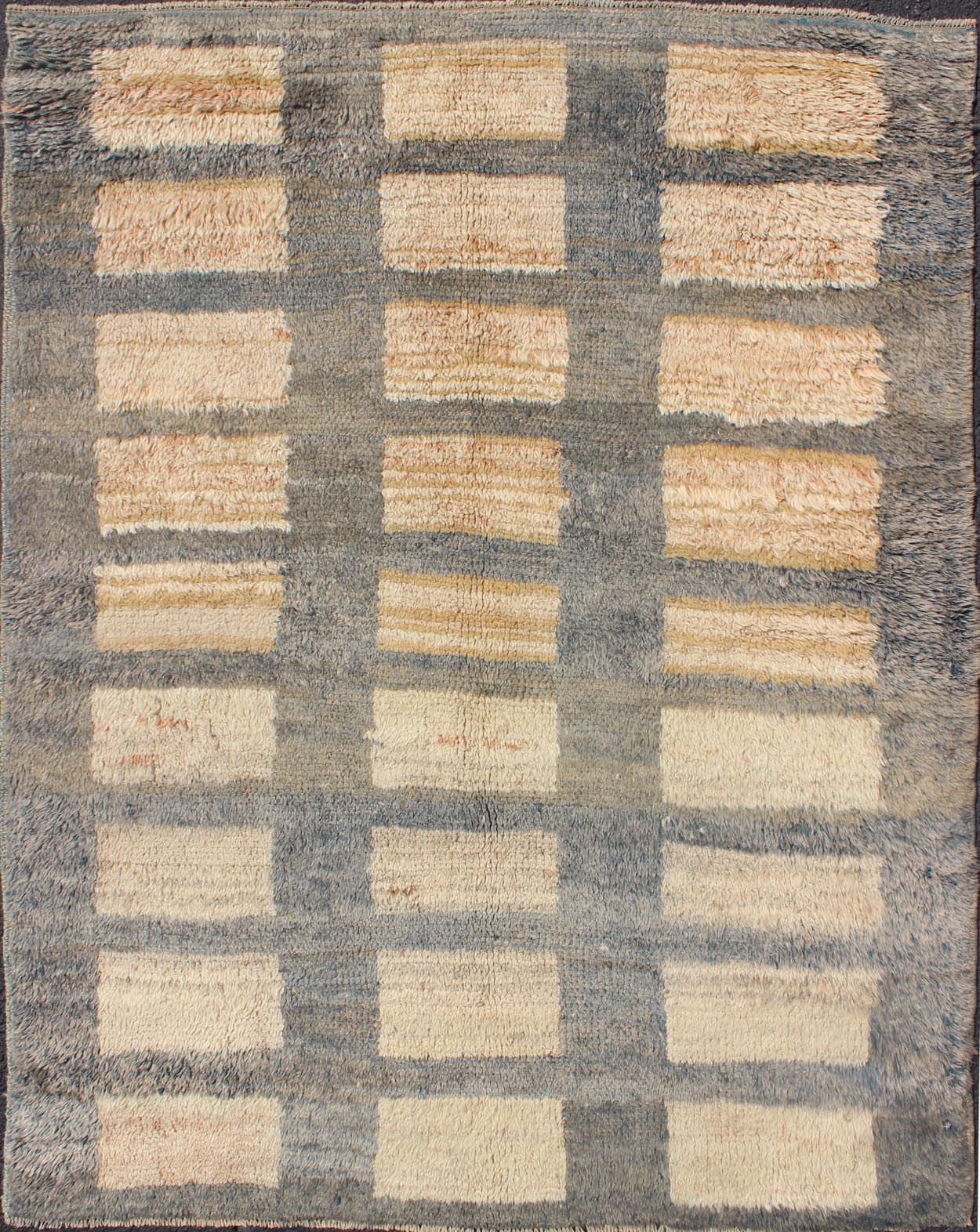 Vintage Turkish Tulu Carpet with Sand Rectangles with Gray Outlines Vintage Turkish Tulu Carpet with Sand Rectangles with Gray Outlines rug/en - 140798 origin/turkey This Tulu carpet features sand colored rectangular shapes with gray outli... - Keivan Woven ArtsEN - 140798 - 6388Rug