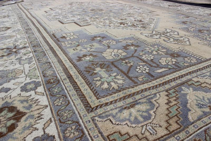 Vintage Turkish Oushak Rug with Floral Medallion in Gray, Ivory and Mint Green Measures: 8'0'' x 12'8''. This antique Turkish Oushak carpet (circa mid - 20th century) features a central medallion design, as well as patterns of smaller floral el... - Keivan Woven ArtsEN - 141258 - 7191Rug