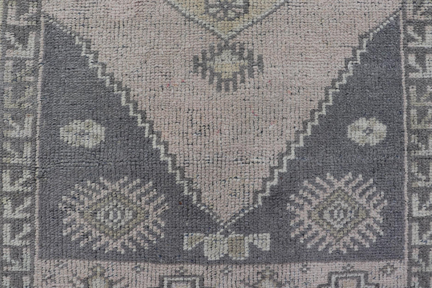 Turkish Vintage Oushak Rug in Muted Taupe, Gray, Cream, and Blush. Keivan Woven Arts rug/EN - 14126 country of origin / type: Turkey / 1940. Measures: 3'4 x 5'11 Vintage Medallion Turkish Oushak rug in muted taupe, light gray, blush, cream and lig... - Keivan Woven ArtsEN - 14126 - 23744Rug