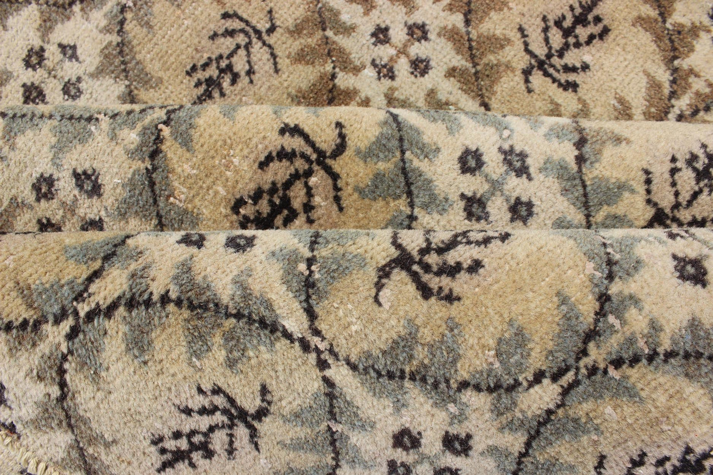 Mid - Century Modern vintage Rug with repeating All Over Design. Measures: 5'8 x 8'6. Mid - Century Modern Rug with Contemporary Design. Keivan Woven Arts, En - 141405, 1950's Vintage Turkish Rug in modern design. All Over Design Mid - C... - Keivan Woven ArtsEN - 141405 - 6674Rug