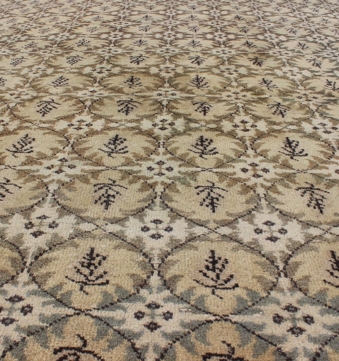 Mid - Century Modern vintage Rug with repeating All Over Design. Measures: 5'8 x 8'6. Mid - Century Modern Rug with Contemporary Design. Keivan Woven Arts, En - 141405, 1950's Vintage Turkish Rug in modern design. All Over Design Mid - C... - Keivan Woven ArtsEN - 141405 - 6674Rug