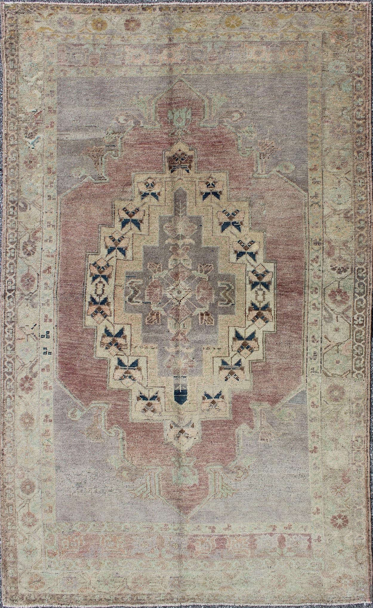 Layered geometric medallion vintage Turkish Oushak rug in cream, light purple, lavender, and gray colors, rug en - 141543, country of origin / type: Turkey / Oushak, circa 1940 This vintage Turkish Oushak rug features an intricately beautiful desi... - Keivan Woven ArtsEN - 141543 - 6706Rug