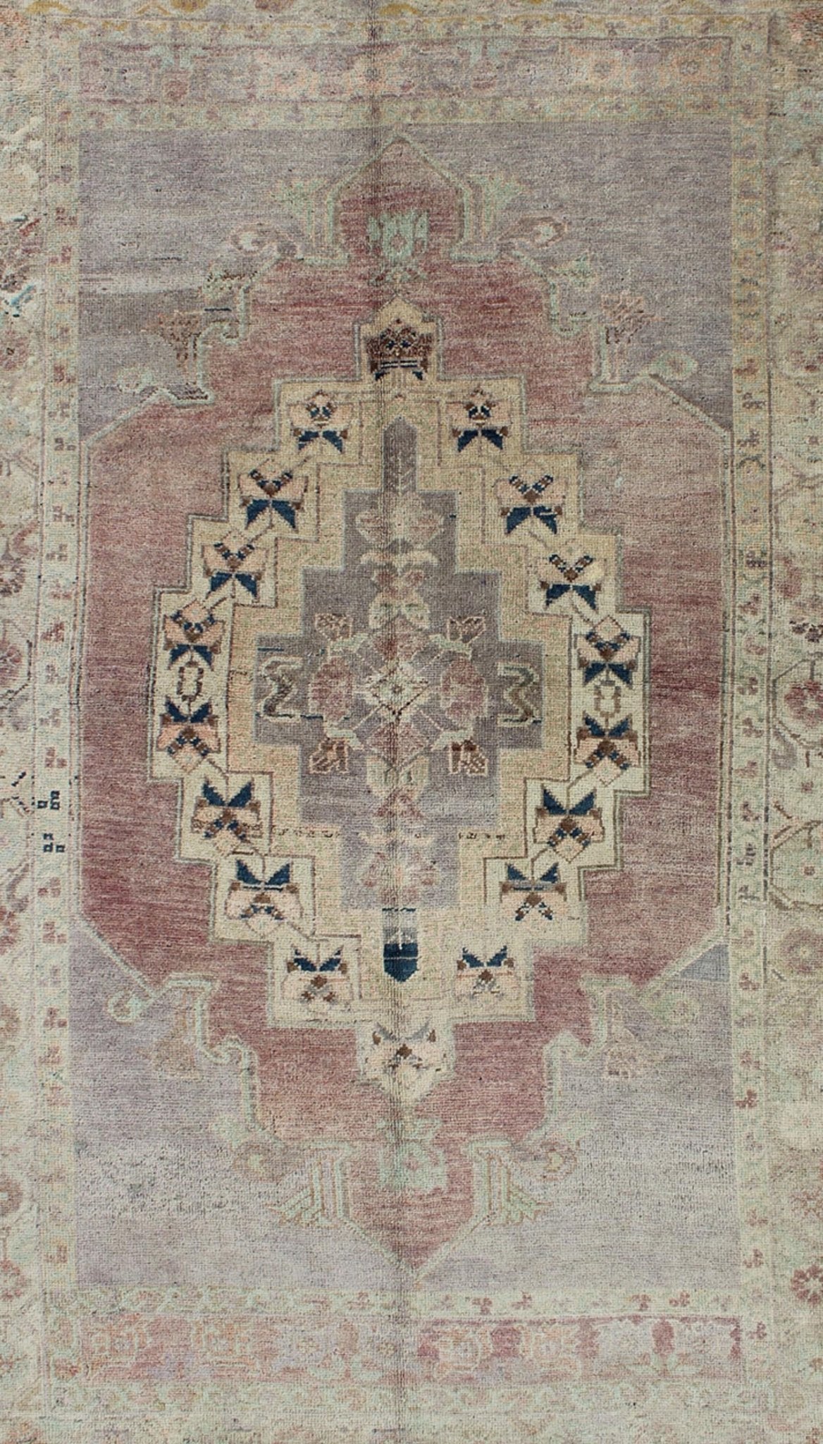 Layered geometric medallion vintage Turkish Oushak rug in cream, light purple, lavender, and gray colors, rug en - 141543, country of origin / type: Turkey / Oushak, circa 1940 This vintage Turkish Oushak rug features an intricately beautiful desi... - Keivan Woven ArtsEN - 141543 - 6706Rug