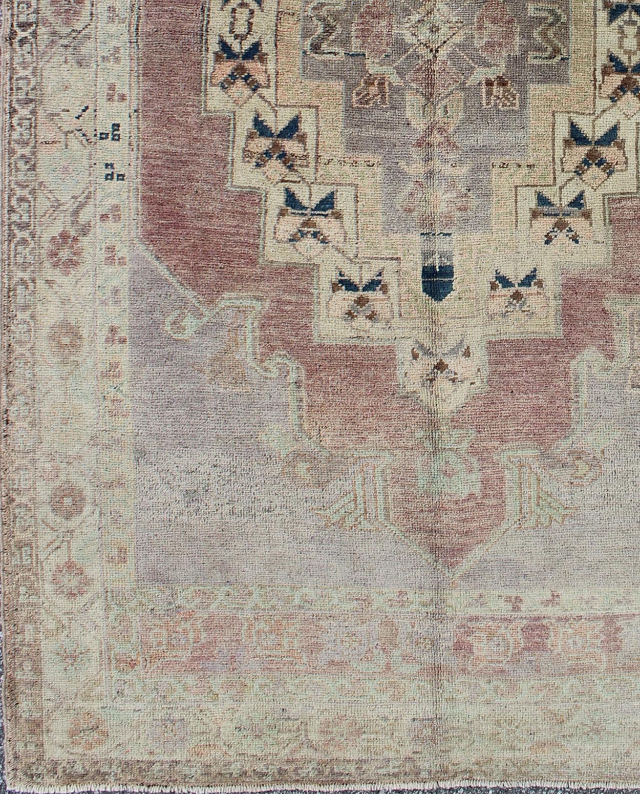Layered geometric medallion vintage Turkish Oushak rug in cream, light purple, lavender, and gray colors, rug en - 141543, country of origin / type: Turkey / Oushak, circa 1940 This vintage Turkish Oushak rug features an intricately beautiful desi... - Keivan Woven ArtsEN - 141543 - 6706Rug