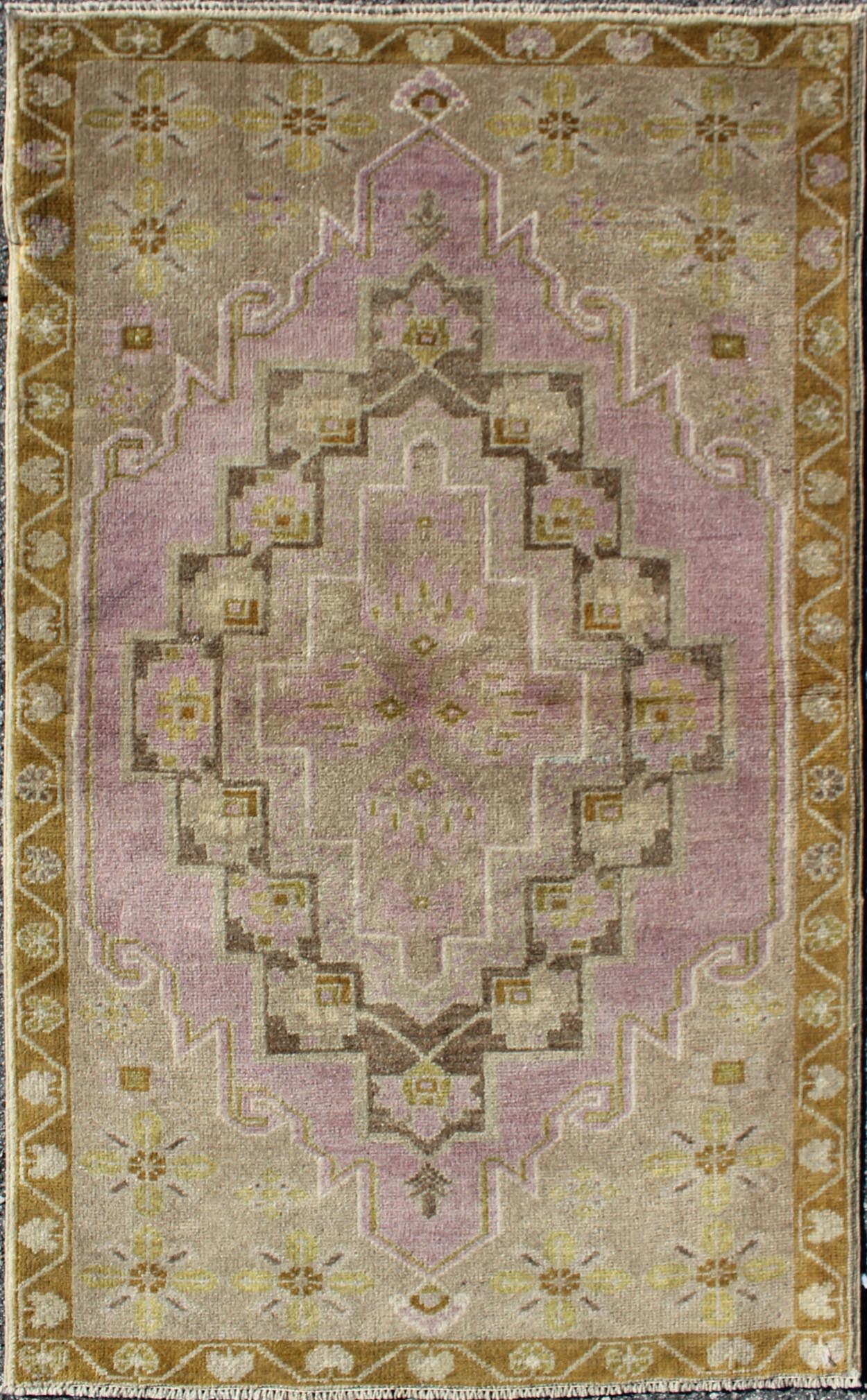 Turkish Oushak vintage rug with multi - layered medallion in lavender and green, Keivan Woven Arts / rug EN - 141673, country of origin / type: Turkey / Oushak, circa mid - 20th Century. This vintage Turkish Oushak rug features a unique blend of color... - Keivan Woven ArtsEN - 141673 - 6716Rug