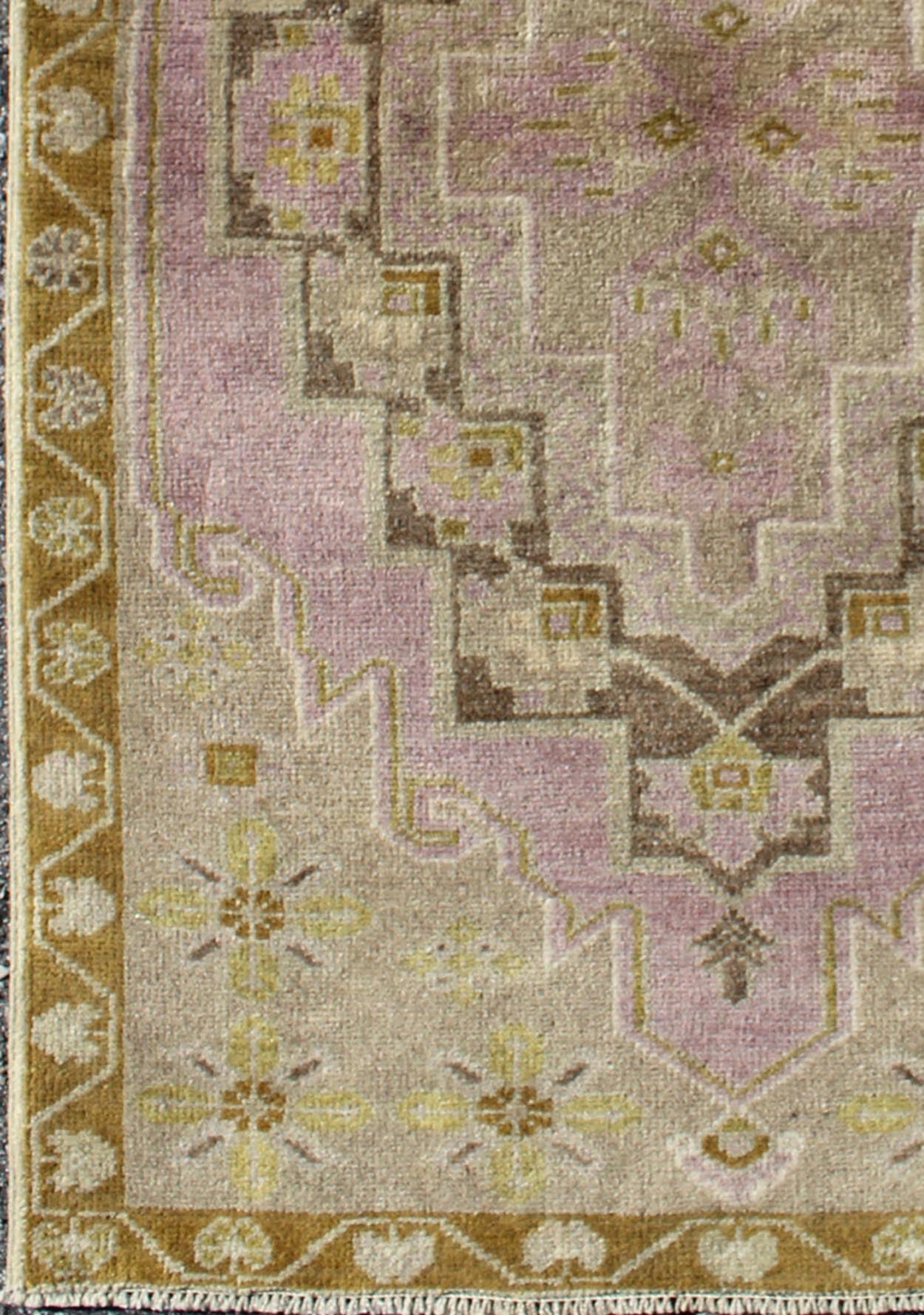 Turkish Oushak vintage rug with multi - layered medallion in lavender and green, Keivan Woven Arts / rug EN - 141673, country of origin / type: Turkey / Oushak, circa mid - 20th Century. This vintage Turkish Oushak rug features a unique blend of color... - Keivan Woven ArtsEN - 141673 - 6716Rug