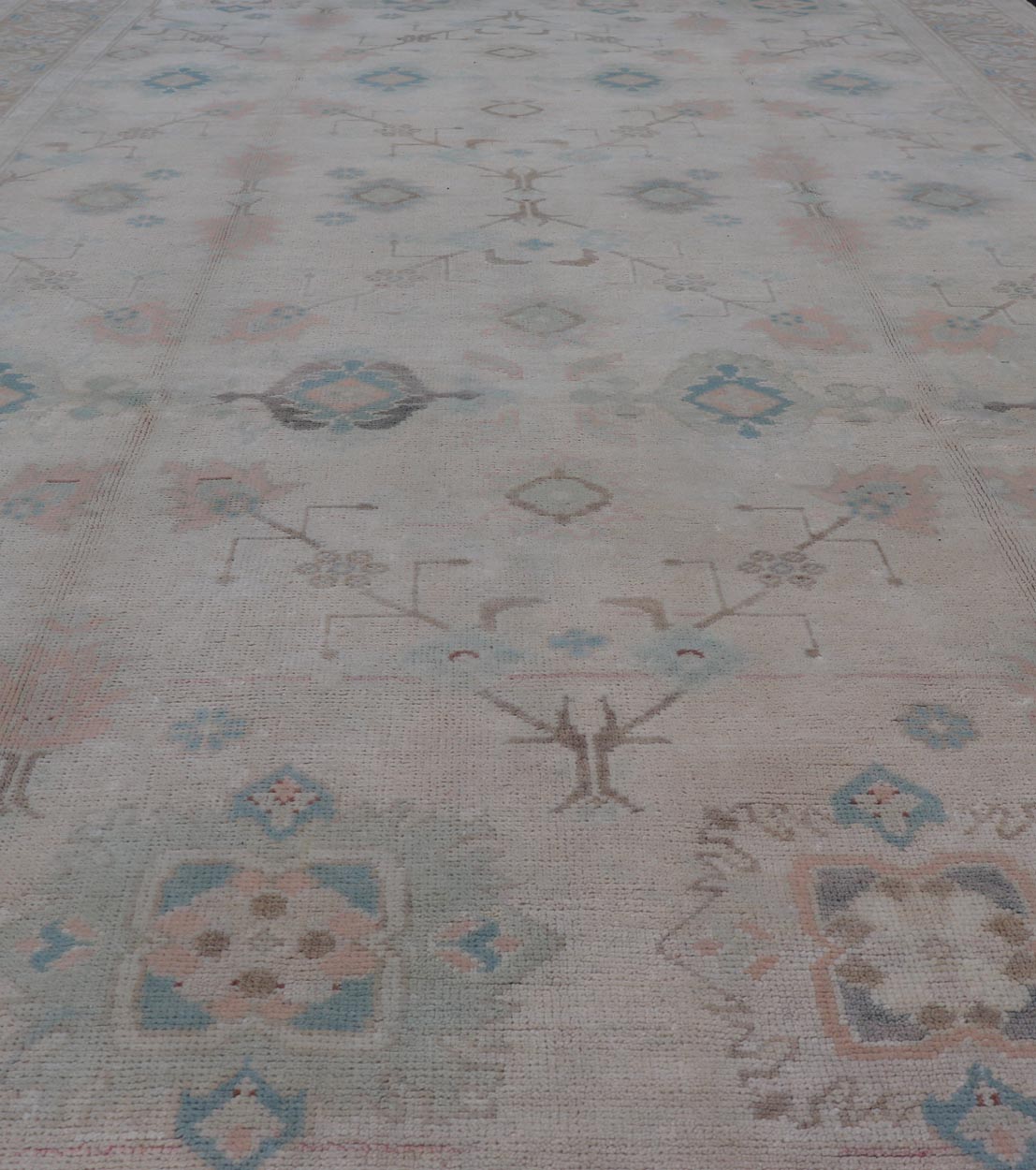 Vintage Turkish Floral Oushak Rug in Pale Gray, Brown and Blue. Country of Origin: Turkey; Type: Oushak; Design: Floral, Oushak Floral; Keivan Woven Arts: rug EN - 141684 Measures: 6'7 x 10'10 This vintage Turkish Oushak showcases very c... - Keivan Woven ArtsEN - 141684 - 6721Rug