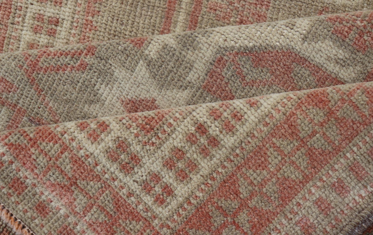 Vintage Turkish Oushak Rug with Geometric Design in Soft Red, and Light Green. Keivan Woven Arts rug/EN - 14171, country of origin / type: Turkey / Oushak, circa 1940, Oushak vintage. Measures: 2'6 x 3'10 - Keivan Woven ArtsEN - 14171 - 23750Rug