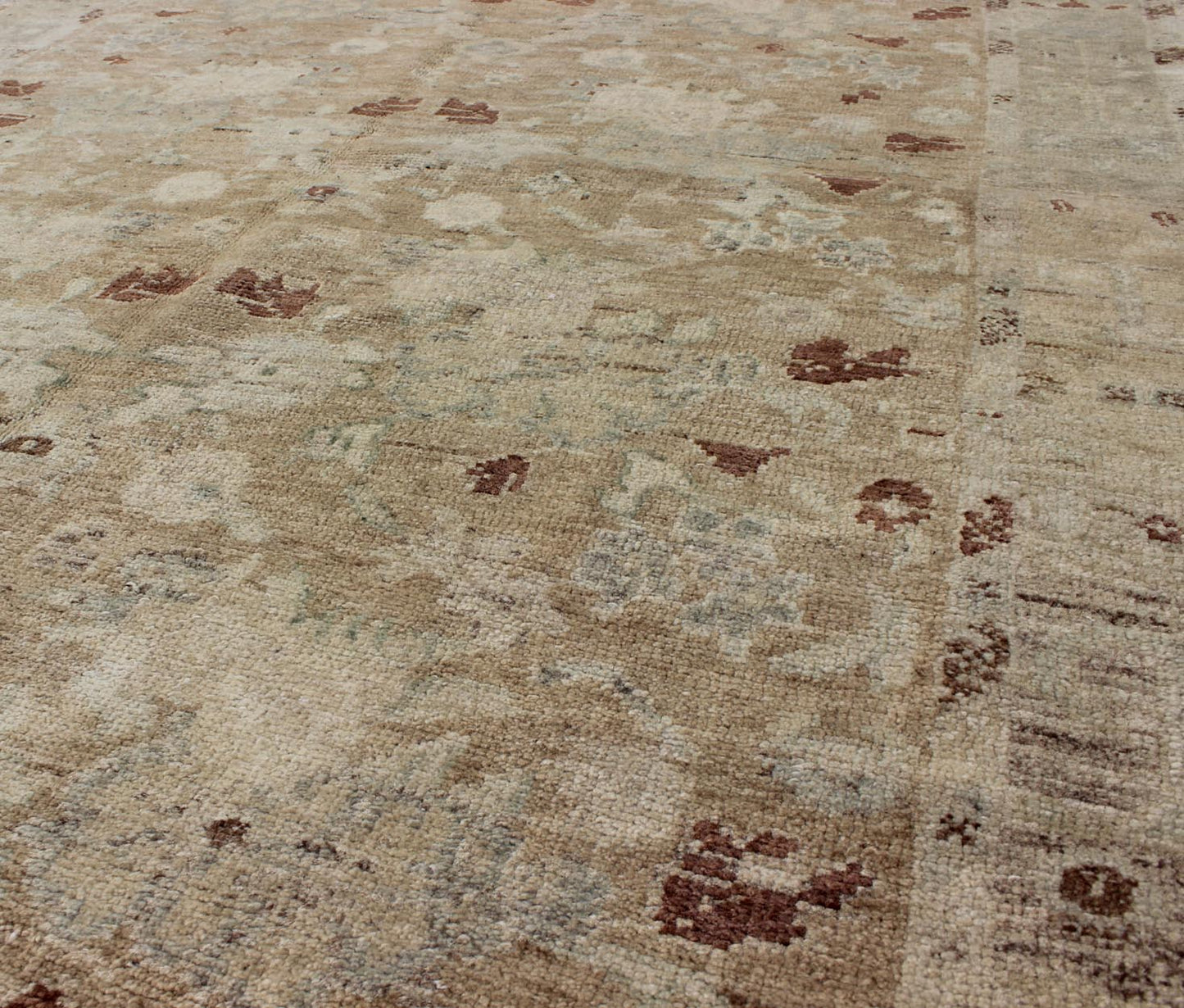 Turkish Vintage Hand Knotted Oushak Rug with All - Over Floral Design Vintage Turkish Oushak rug from Turkey with All - Over Design, Keivan Woven Arts / rug/EN - 142134, country of origin / type: Turkey / Oushak, circa 1940. This vintage T... - Keivan Woven ArtsEN - 142134 - 7847Rug