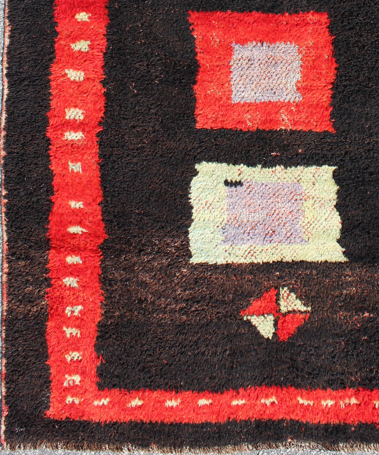Modern Mid - 20th Century Turkish Tulu Rug with Geometric Shapes in Vivid Red, brown, yellow. rug en - 142566, country of origin / type: Turkey / Tulu, circa 1950 This vintage Tulu rug from Turkey (circa mid - 20th century) is both minimalist ... - Keivan Woven ArtsEN - 142566 - 8885Rug