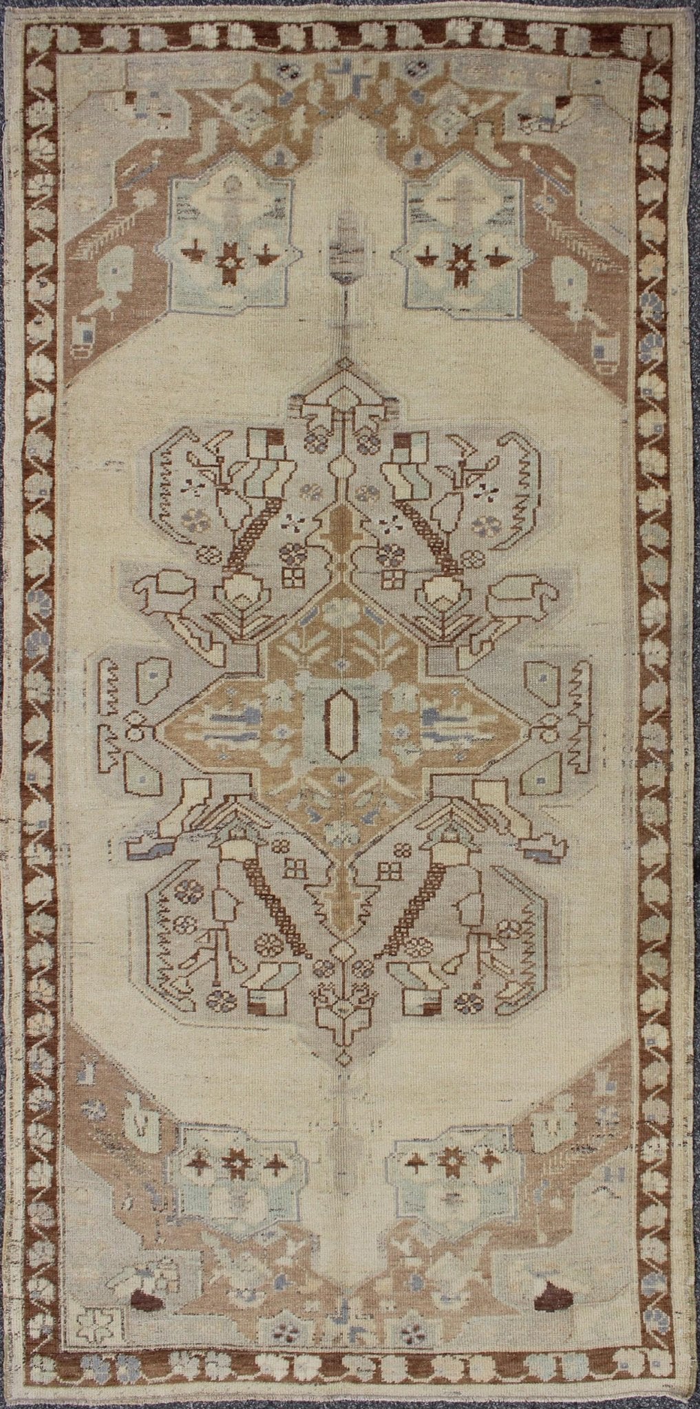 Vintage Hand Knotted Turkish Oushak Rug with Large Floral Medallion This Turkish Vintage Oushak contains subtle tones of taupe, beige and gray - blue, which are highlighted by brown and mocha colors. The elegant center medallion accentuates a bot... - Keivan Woven ArtsEN - 142892 - 8070Rug