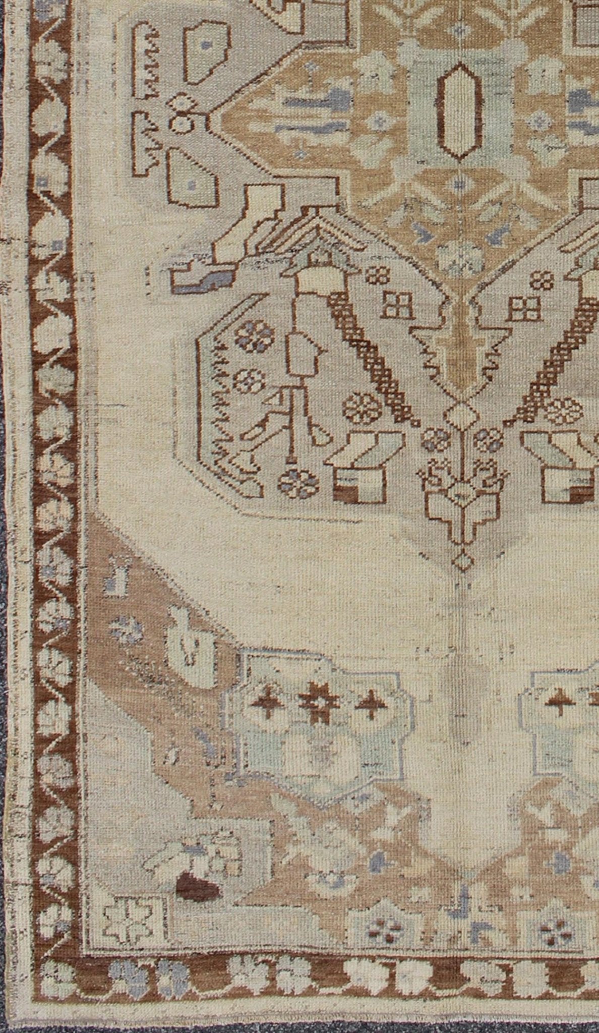 Vintage Hand Knotted Turkish Oushak Rug with Large Floral Medallion This Turkish Vintage Oushak contains subtle tones of taupe, beige and gray - blue, which are highlighted by brown and mocha colors. The elegant center medallion accentuates a bot... - Keivan Woven ArtsEN - 142892 - 8070Rug