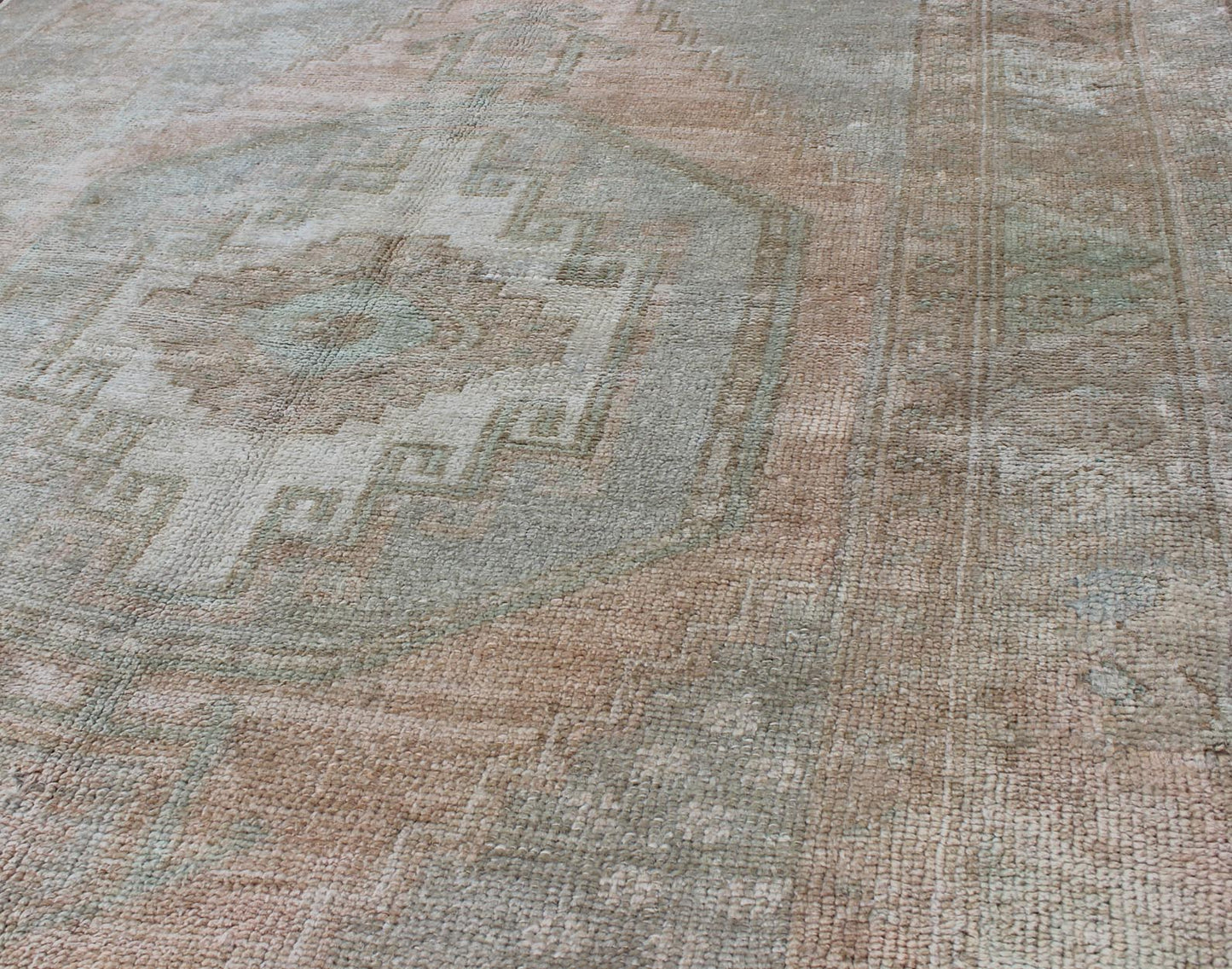 Mid - Century Muted Vintage Turkish Oushak with Central Medallion Design Muted Vintage Turkish Mid - Century Oushak with Central Medallion Design rug / en - 142989 origin / turkey This muted vintage Turkish Oushak carpet from the mid - 20th cen... - Keivan Woven ArtsEN - 142989 - 8341Rug