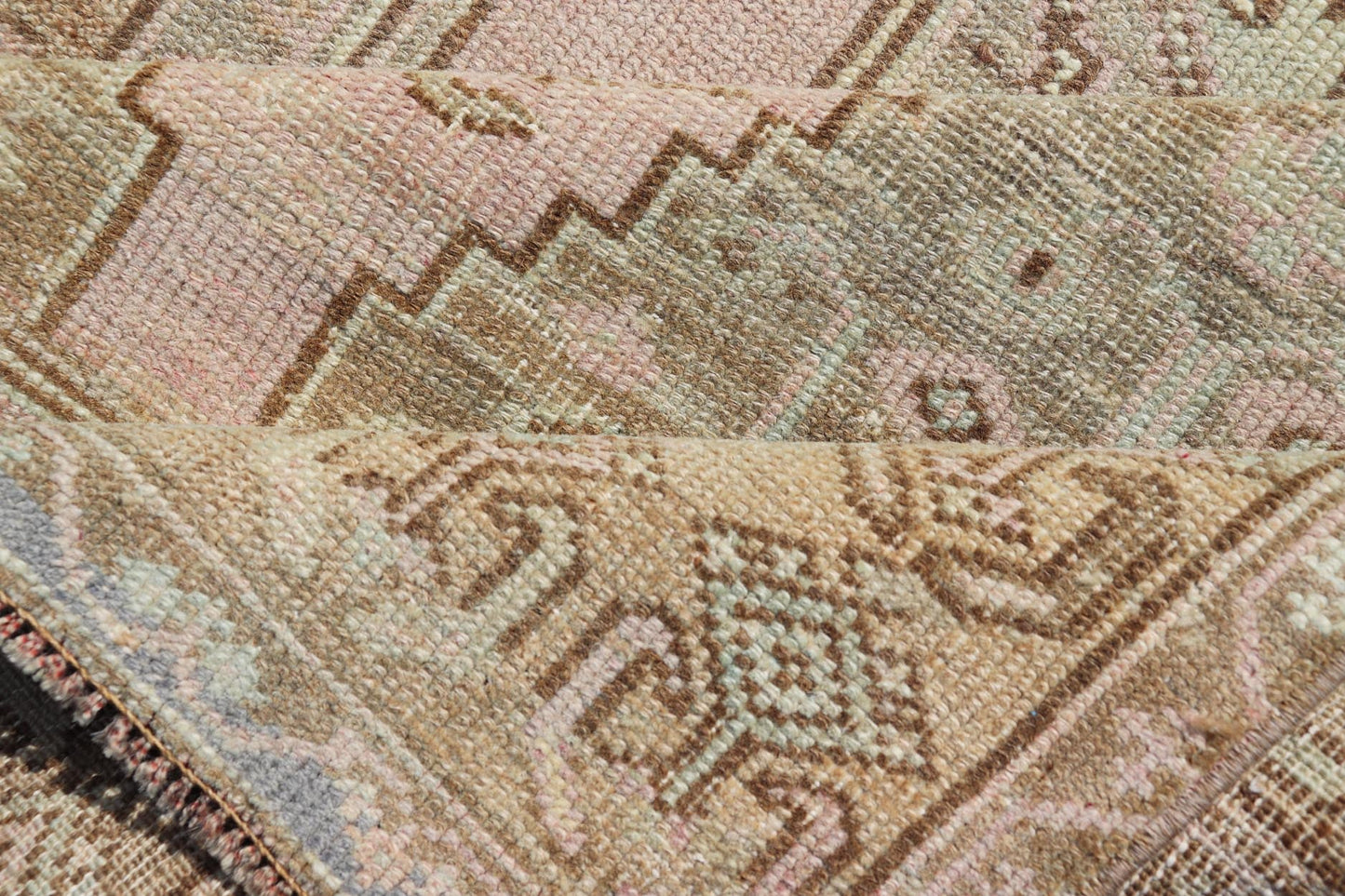 Vintage Turkish Medallion Oushak Rug in Taupe, Tan, And Lavender. Country of Origin: Turkey; Type: Oushak; Design: Medallion, Floral Medallion, All - Over, Floral; Keivan Woven Arts; rug EN - 14575; Vintage Turkish Oushak Rug, Vintage Turkish Medallion Rug... - Keivan Woven ArtsEN - 14575 - 23660Rug
