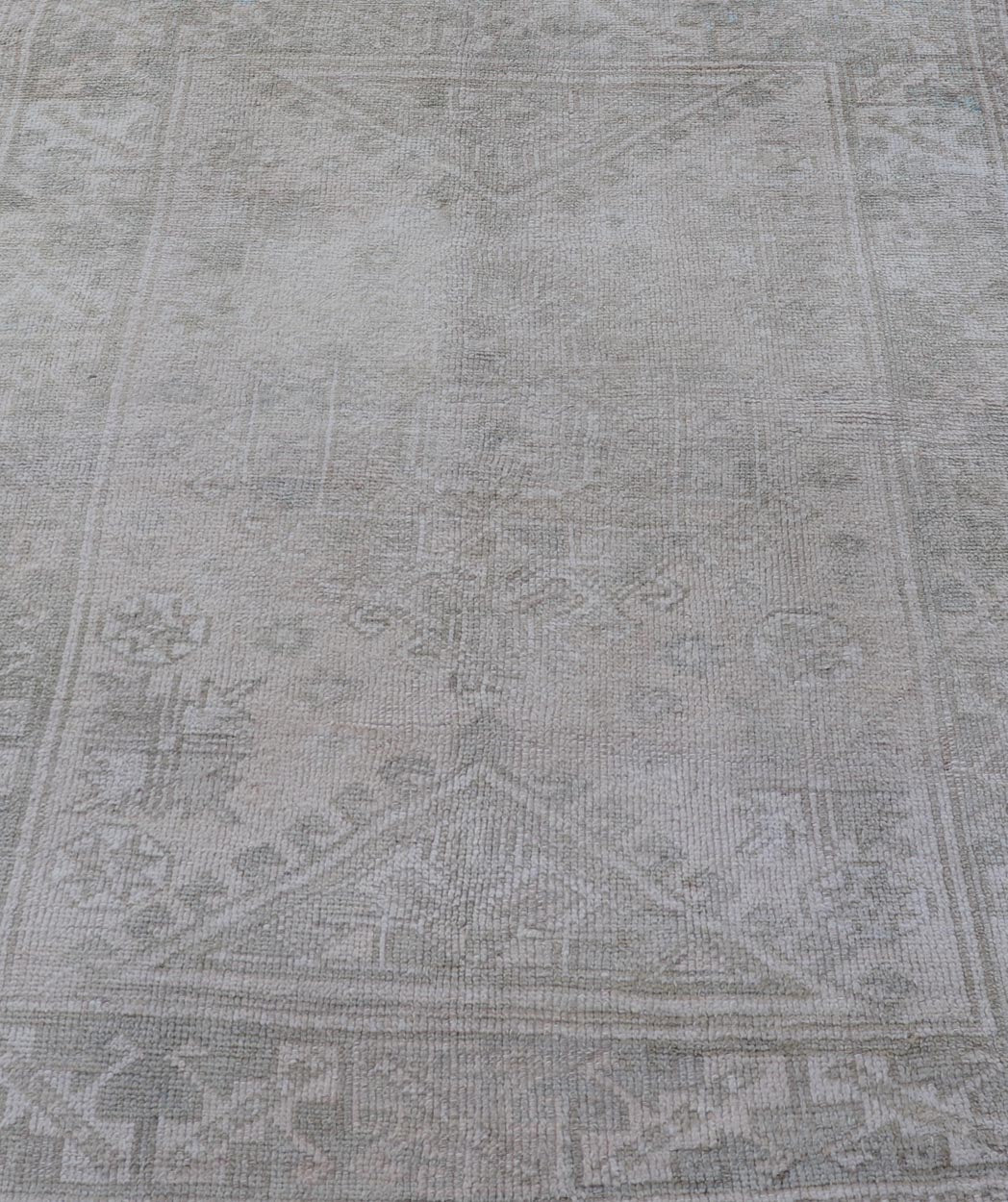 Vintage Geometric Oushak With Subtle Colors by Keivan Woven Arts Vintage Geometric Oushak with Subtle Colors by Keivan Woven Arts rug /EN - 14614 Measures: 4'6 x 5'6 This vintage Oushak rug features subtle geometric patterns and a me... - Keivan Woven ArtsEN - 14614 - 26382Rug
