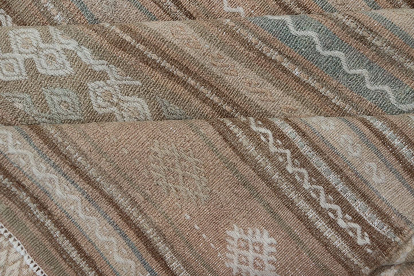 Vintage Turkish Flat - Weave Striped Kilim in Taupe, Cream, and Light Brown. Keivan Woven Arts / rug EN - 14683, country of origin / type: Turkey / Kilim, circa 1950. Measures: 5'0 x 9'4 This vintage flat - woven Kilim runner features a minimalist des... - Keivan Woven ArtsEN - 14683 - 23977Rug