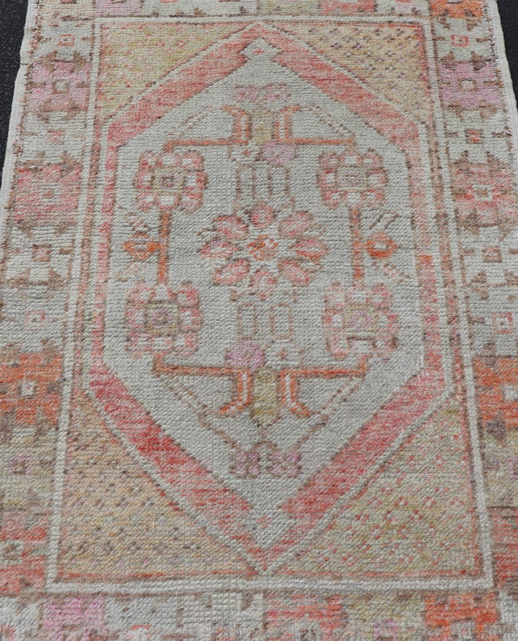 Turkish Oushak Vintage Carpet in Light Orange, Light Blue and Multi Colors. Keivan Woven Arts / rug/EN - 15138, Keivan Woven Arts / country of origin / type: Turkey / Oushak, circa 1950 Measures: 2'8 x 3'9 This vintage Turkish Oushak rug features ... - Keivan Woven ArtsEN - 15138 - 23791Rug