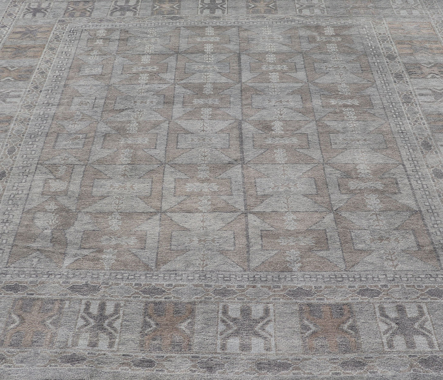 Measures: 9'3 x 10'5 Modern Turkish Oushak Rug with Shades of Gray with Tribal Design. Keivan Woven Arts / rug EN - 15211, country of origin / type: Turkey / Oushak This unique design Oushak rug from Turkey features a bold design with fun colo... - Keivan Woven ArtsEN - 15211 - 22878Rug
