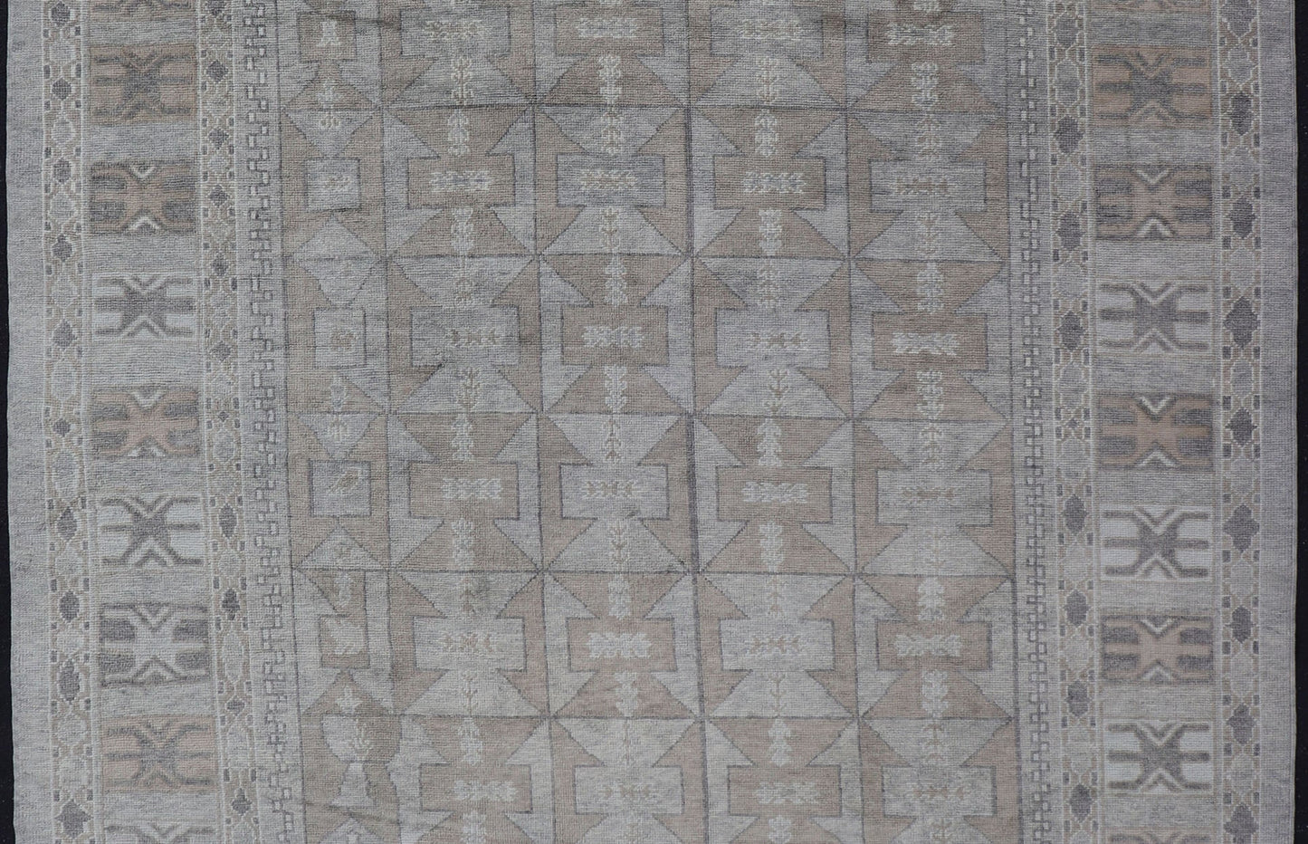 Measures: 9'3 x 10'5 Modern Turkish Oushak Rug with Shades of Gray with Tribal Design. Keivan Woven Arts / rug EN - 15211, country of origin / type: Turkey / Oushak This unique design Oushak rug from Turkey features a bold design with fun colo... - Keivan Woven ArtsEN - 15211 - 22878Rug
