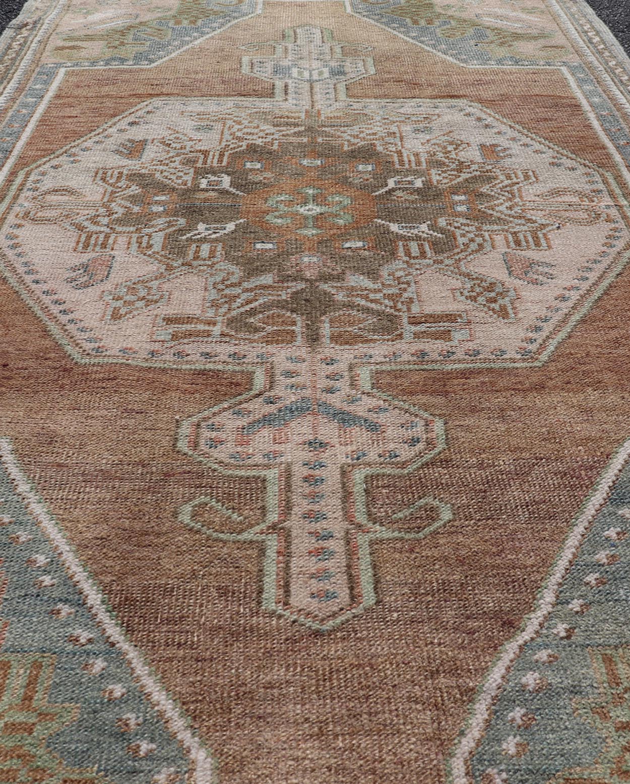 Vintage Oushak Rug in Light Brown Background and Cream, and Light Blue. Keivan Woven Arts / rug EN - 15334, country of origin / type: Turkey / Oushak, circa Mid - 20th century. Measures: 3'5 x 6'1 This vintage Turkish Oushak rug (circa mid - 20th cent... - Keivan Woven ArtsEN - 15334 - 23684Rug