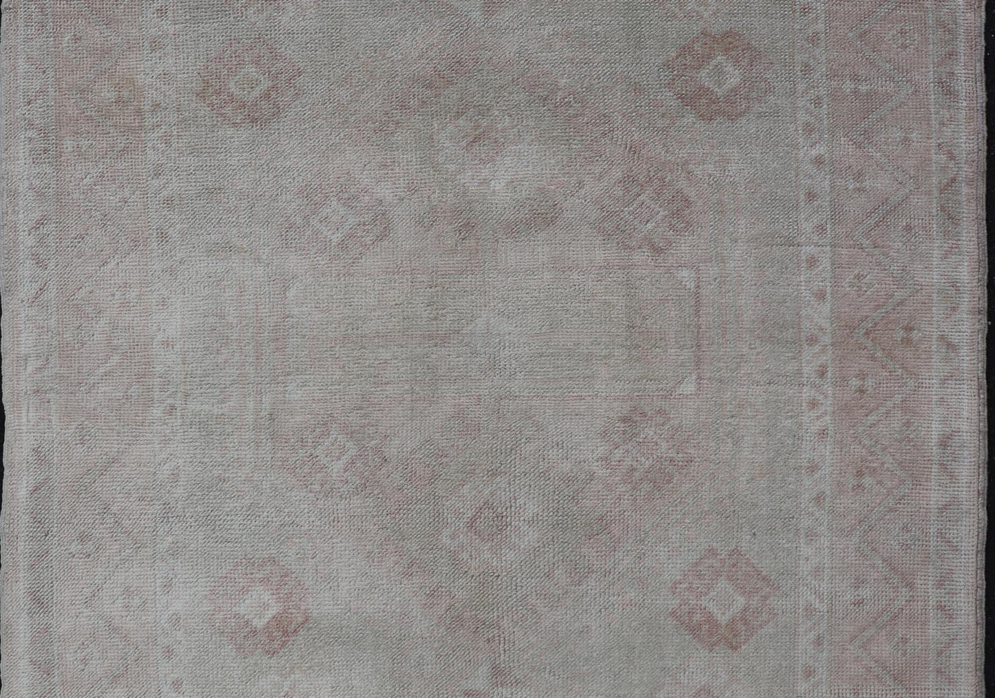 Oushak Vintage Rug with Pastel Colors in Tan, Green, Butter Yellow, and Peach. Keivan Woven Arts, Rug EN - 15526, country of origin / type: Turkey / Oushak, circa mid - 20th century. Measures: 4'6 x 6'0 This vintage Turkish Oushak rug (circa mid... - Keivan Woven ArtsEN - 15526 - 23833Rug