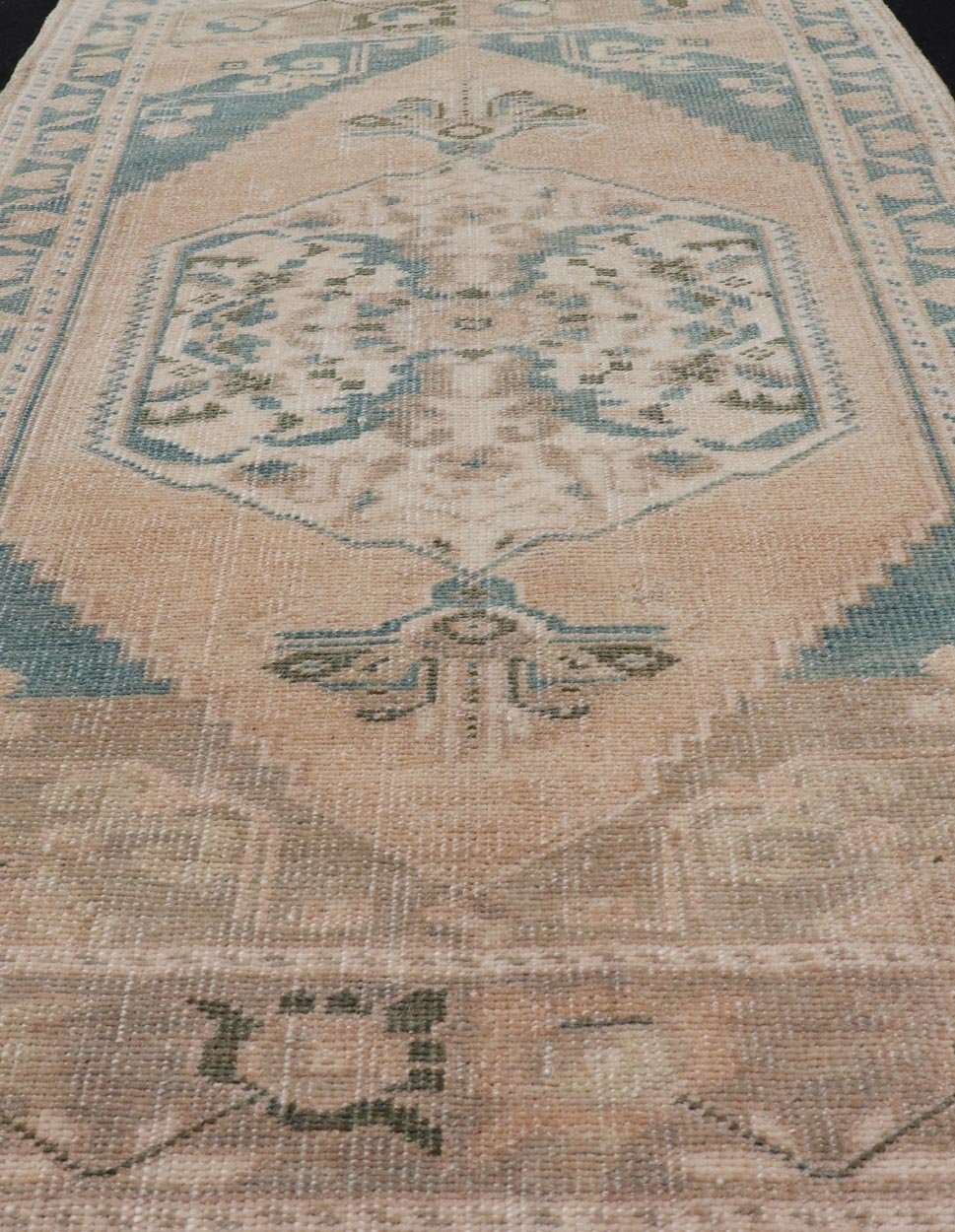 Vintage Turkish Oushak Rug with All - Over Sub - Geometric Medallion Design Keivan Woven Arts / rug EN - 15915, country of origin / type: Turkey / Oushak, circa 1950, Oushak rug, vintage Turkish Oushak, Oushak vintage rug, small Turkish Oushak rug, small... - Keivan Woven ArtsEN - 15915 - 24085Rug