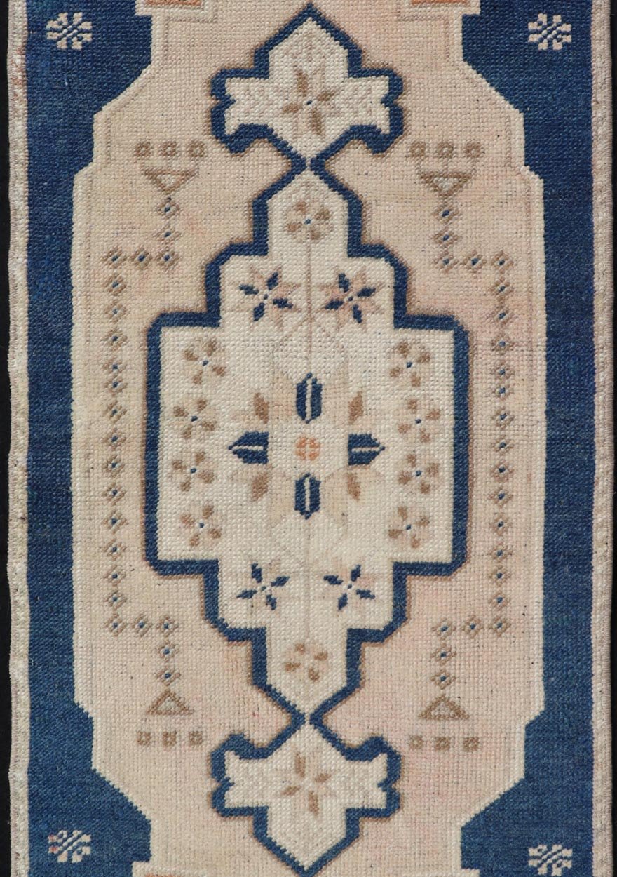 Vintage Turkish Oushak Rug with All - Over Sub - Geometric Medallion Design Keivan Woven Arts / rug EN - 15922, country of origin / type: Turkey / Oushak, circa 1950 Measures: 1'7 x 3'9 - Keivan Woven ArtsEN - 15922 - 24115Rug