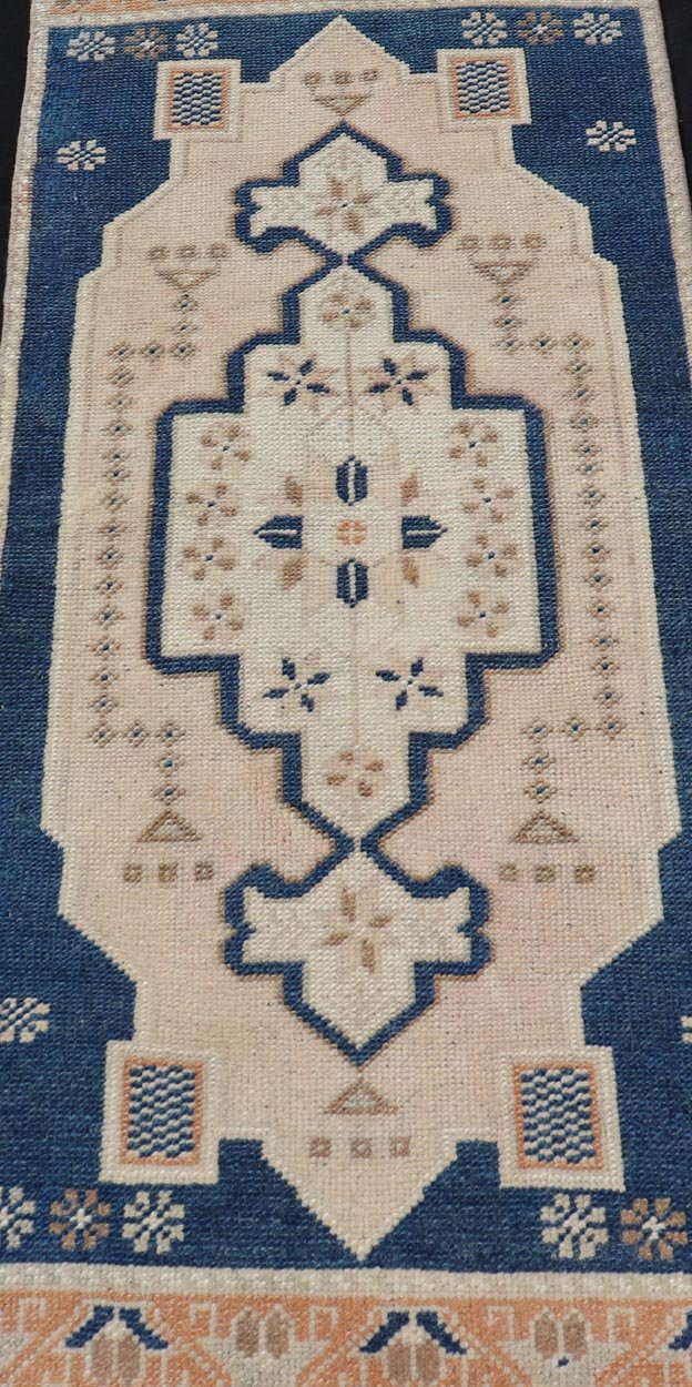 Vintage Turkish Oushak Rug with All - Over Sub - Geometric Medallion Design Keivan Woven Arts / rug EN - 15922, country of origin / type: Turkey / Oushak, circa 1950 Measures: 1'7 x 3'9 - Keivan Woven ArtsEN - 15922 - 24115Rug