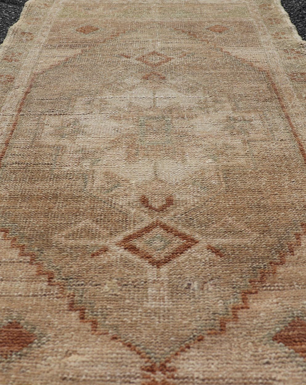Vintage Turkish Oushak Rug with All - Over Sub - Geometric Medallion Design Keivan Woven Arts / rug EN - 15924, country of origin / type: Turkey / Oushak, circa 1950 Measures: 1'7 x 3'4 - Keivan Woven ArtsEN - 15924 - 24127Rug