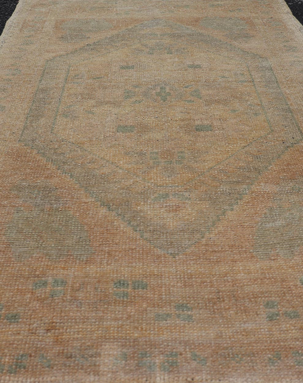 Vintage Turkish Oushak Rug with All - Over Sub - Geometric Medallion Design Keivan Woven Arts / rug EN - 15935, country of origin / type: Turkey / Oushak, circa 1950 Measures: 2'1 x 3'2 Vintage Small Turkish Oushak Rug with Medallion Desig... - Keivan Woven ArtsEN - 15935 - 24181Rug