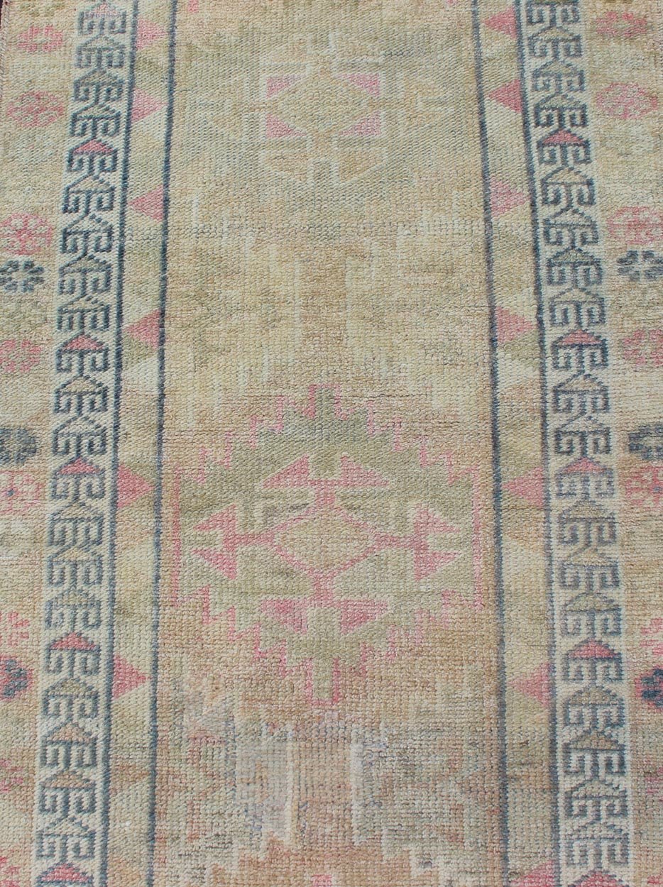 Oushak runner with tribal motifs in blue and pink, rug EN - 165353, country of origin / type: Turkey / Oushak, circa 1960 This Oushak runner from Turkey is characterized by a neutral - toned background and an assortment of tribal designs and flowers... - Keivan Woven ArtsEN - 165353 - 11421Rug