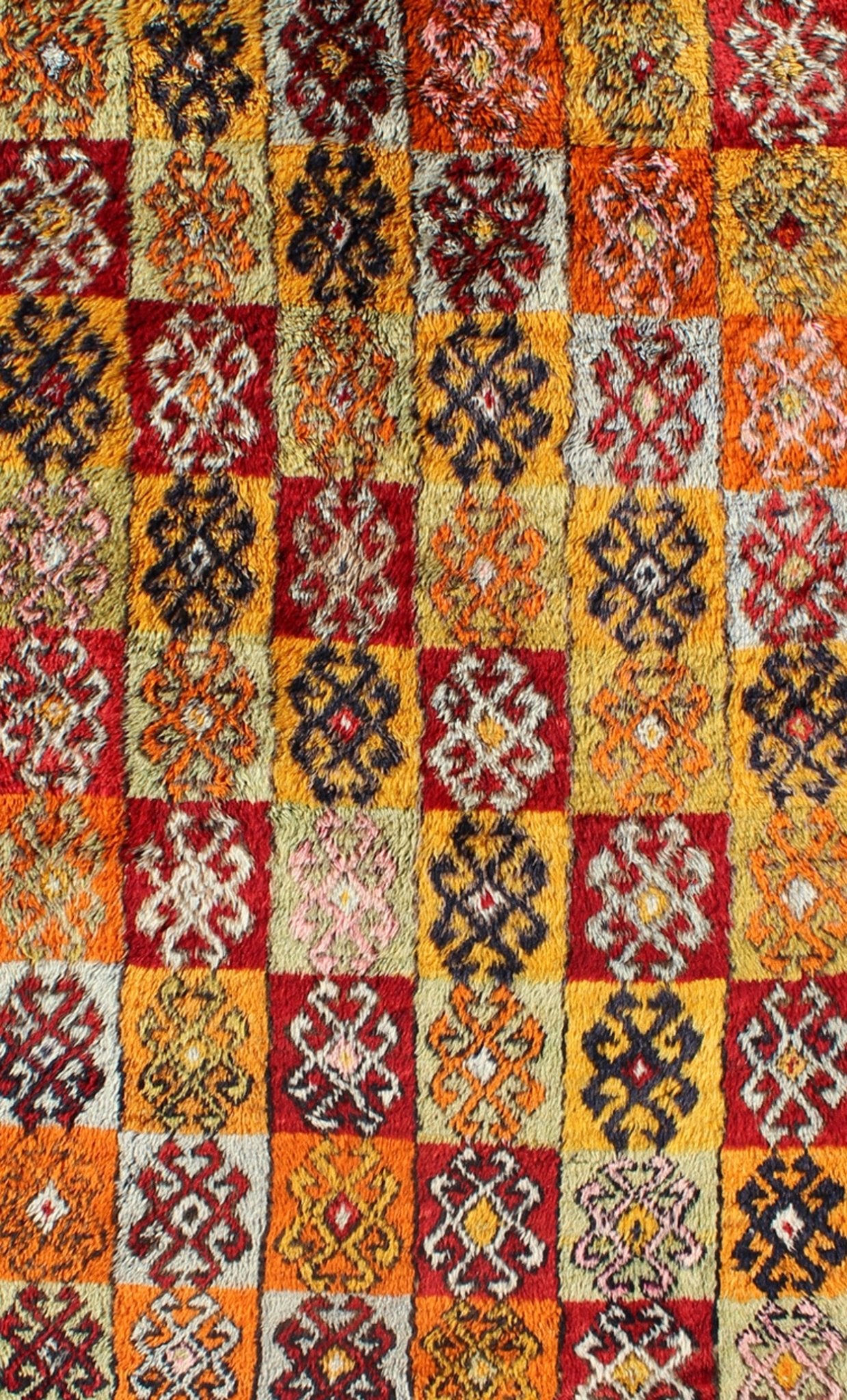 Tribal checkerboard design vintage Turkish Tulu rug with bright multi - colors, rug en - 165404, Keivan Woven Arts country of origin / type: Turkey / Tulu, circa 1950. This vintage Turkish Tulu - Oushak rug from the mid - 20th century features a checker... - Keivan Woven ArtsEN - 165404 - 9036Rug