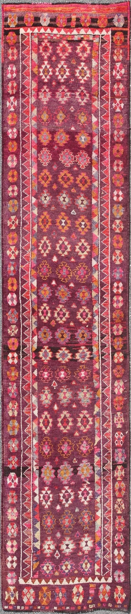 Colorful vintage Turkish Long Oushak runner with geometric design in Purple & Plum background , rug en - 165655, country of origin / type: Turkey / Oushak, circa 1950 This vintage Oushak runner (circa mid - 20th century) features a unique blend of c... - Keivan Woven ArtsEN - 165655 - 9056Rug